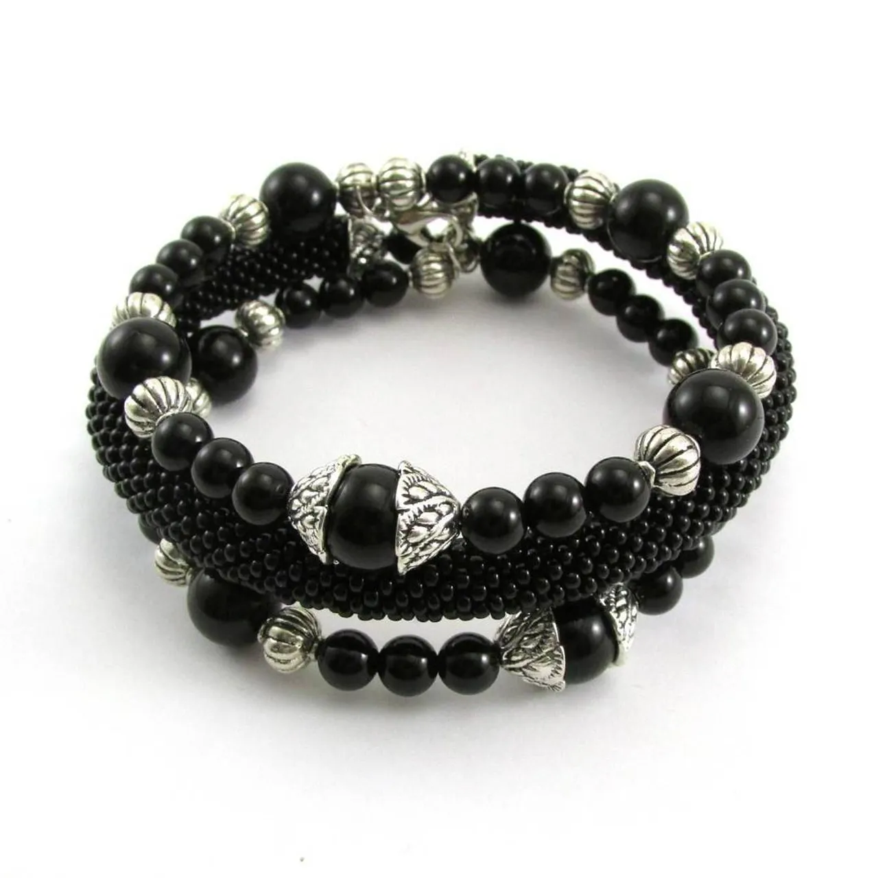 #agate #bracelet #beads #bead #beadwork #agatebracelet #blackbracelet #black #stylish #handmadejewellery #handmade #jewellery #jewelry #браслет #браслетизбисера #браслетсагатом #агат #черныйбраслет #черный #чёрныйбраслет #украшенияручнойработы #ручнаяработа #лаконичный #стиль #shalfeiinstock