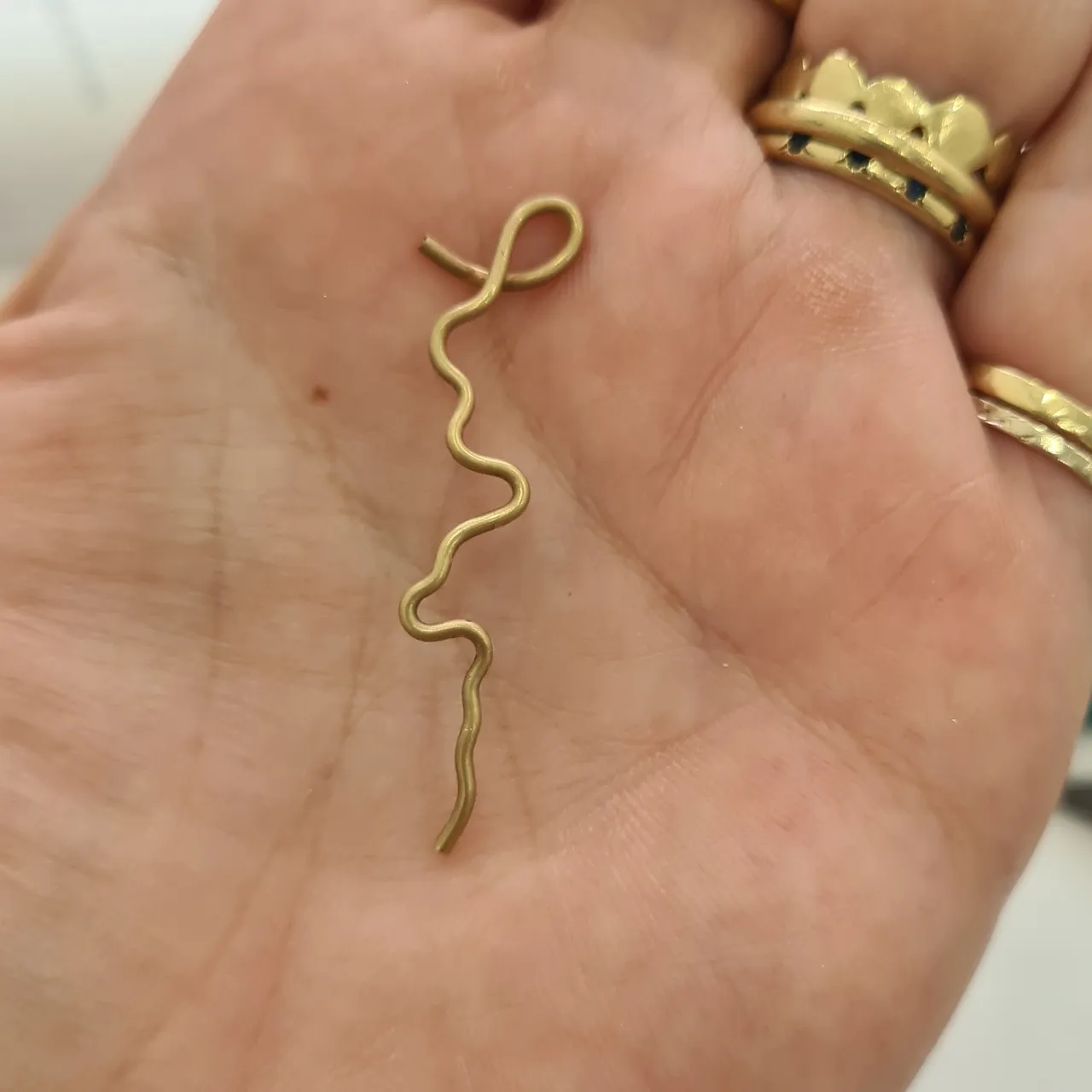 אחרי שהם טיילו ביחד לאורך שביל ישראל, הוא הזמין לה במתנה צמיד בצורת השביל, אותו צייר עבורי על דף נייר, שאוכל ליצור לפי הצורה המדוייקת 👣
זהב 14 קראט והמון אהבה 🥰
לכל חלום יש תכשיט
חפשו "חלום צרוף" בגוגל
https://www.dream-smith.co.il
052-3449584
חלום צרוף - תכשיטים בעיצוב אישי | בית הספר לצורפות במודיעין | לימודי צורפות (גם) אונליין | סדנאות צורפות חווייתיות | מיחזור ושידרוג תכשיטי זהב
#צורפות #עיצובתכשיטים #אתרחדש #חנותמקוונת #מתנותמקוריות #נובמבר2022 #ShoppingIL #תכשיטים #טבעות #צמידים #עגילים #נזמים #שרשראות #וינטג' #תכשיטייוקרה #תכשיטיםבעבודתיד #זכרונות #אהבה #חיבורים #חלוםצרוף #לכלחלוםישתכשיט #RealJewelryMonth #שבילישראל #IsraelNationalTrail #זהב #gold #14K #bracelet #handmadejewelry #artisanjewelry