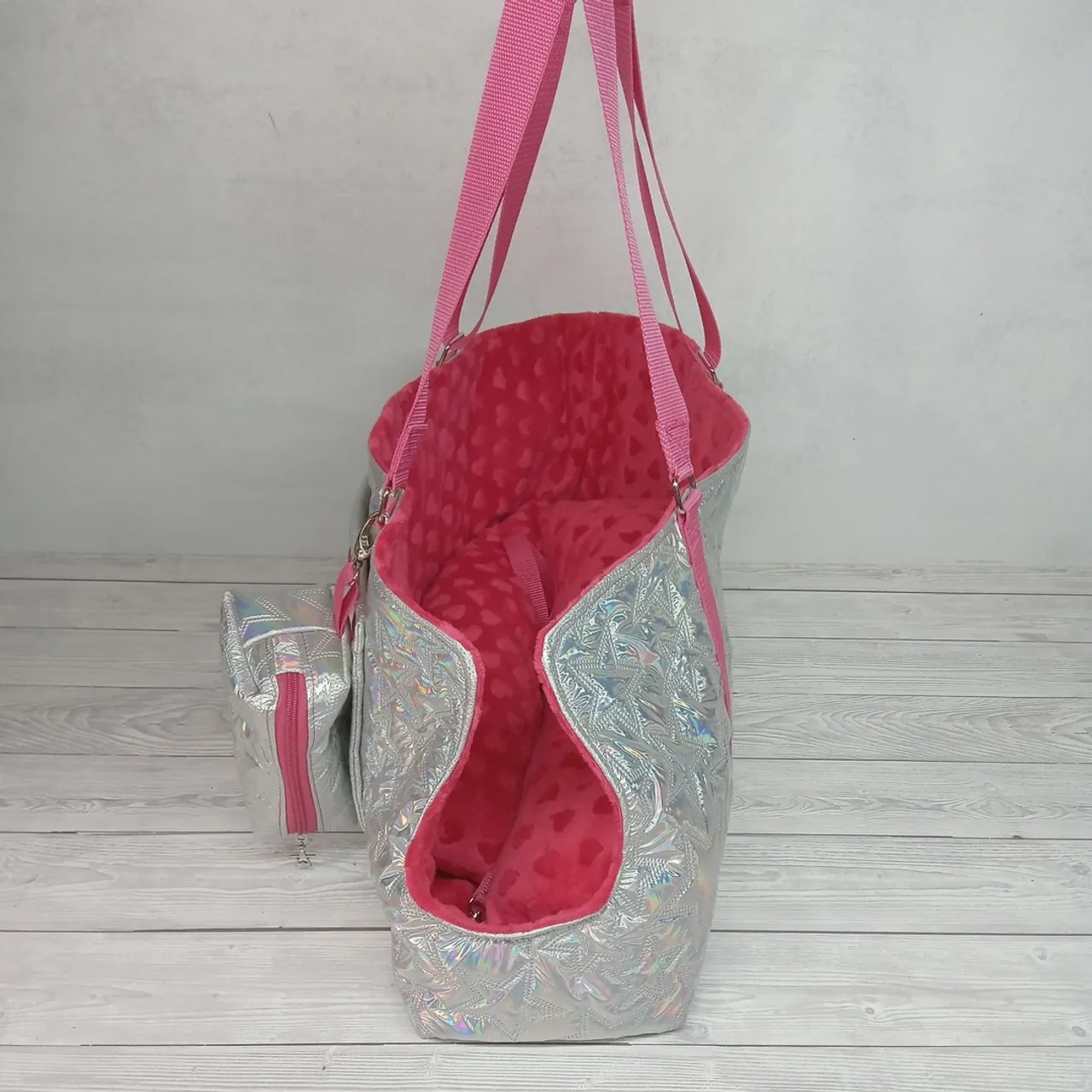 Na specjalne zamówieni od @tamaramatvisin dla jej cudnego pieska, bardzo kolorowa i energetyczna torba 🥰🐕.
#psy #torbadlapsa #bagfordog #miekkieposlanie