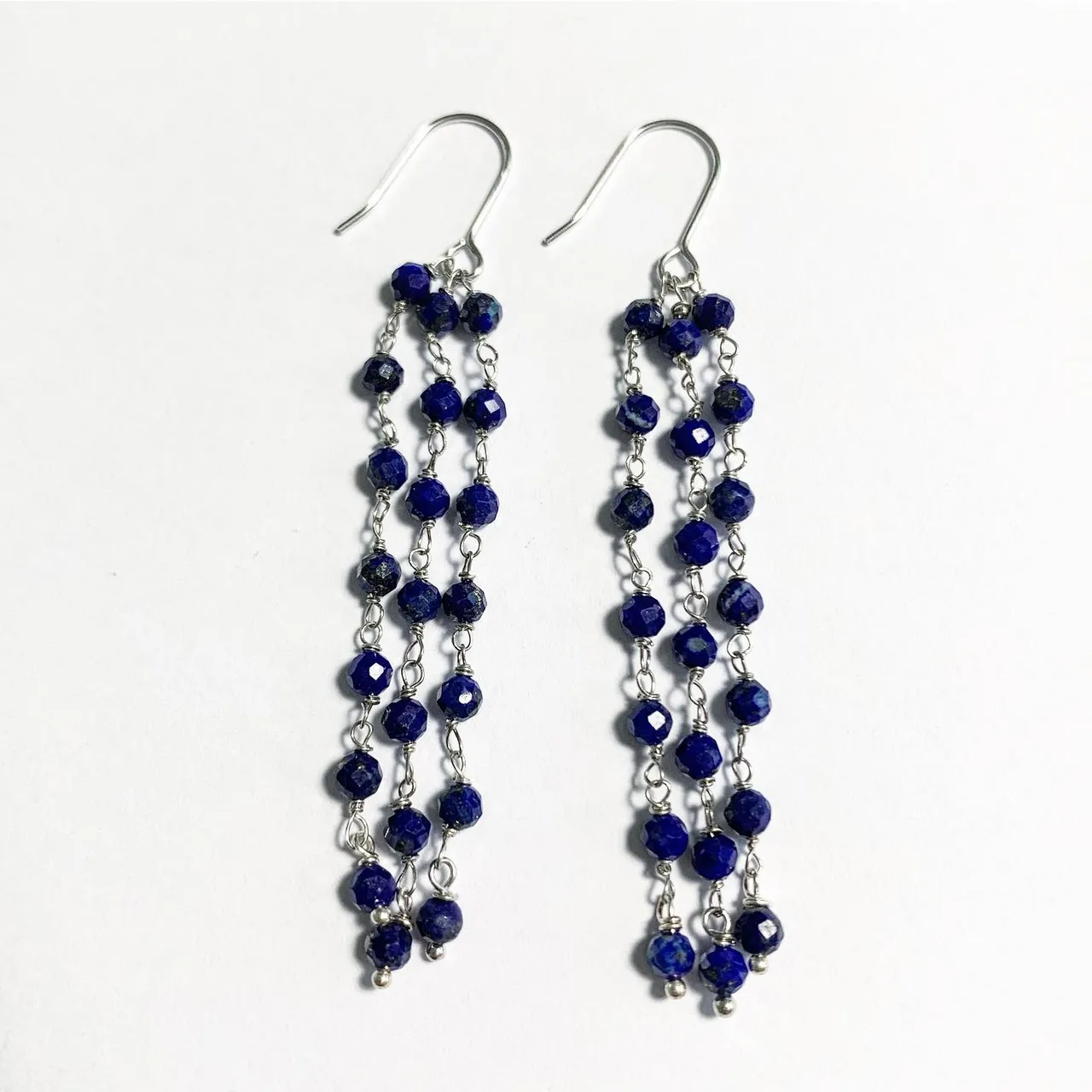 Saul pleureurs bleu
블루 버드나무 
Earrings 
Lapis lazuli 
Silver + 18k white gold plated 
I
o
h
c
o
Ë
s
n
i
m
#earrings #lapislazuli #saulpleureur #bleu #blue #jewelry #bluejewelry #라피스라줄리 #샹들리에 #chandelier #청금석 #디자이너 #iohcoesnim_lapislazuli