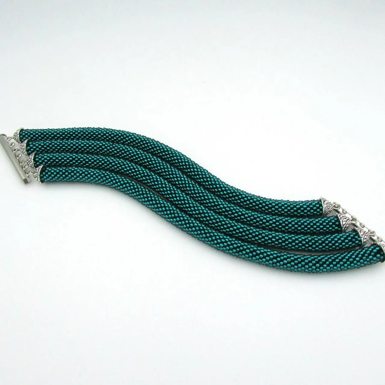 а это зеленый браслет) 💚
в наличии! 1300 руб
#jewellery #jewelry #handmade #beads #diy #craft #bead #украшения #браслет #украшенияизбисера #украшенияручнойработы #украшениямосква #украшенияназаказ #бисер #бисероплетение #бисерныйжгут #изумрудный #зеленый #emerlad #браслетизбисера #bracelet #изумрудныйбраслет #зеленыйбраслет #многорядныйбраслет #широкийбраслет #shalfeiinstock