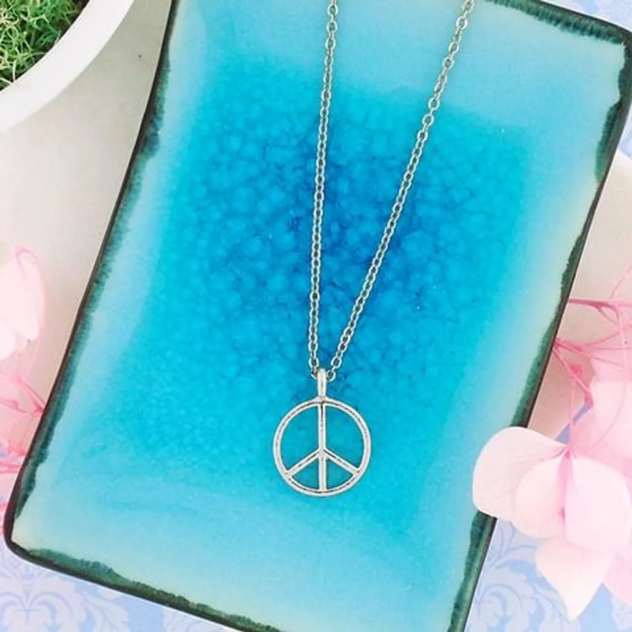 #dainty #fashion #necklace #peace for #onlineshopping by @lavishy
