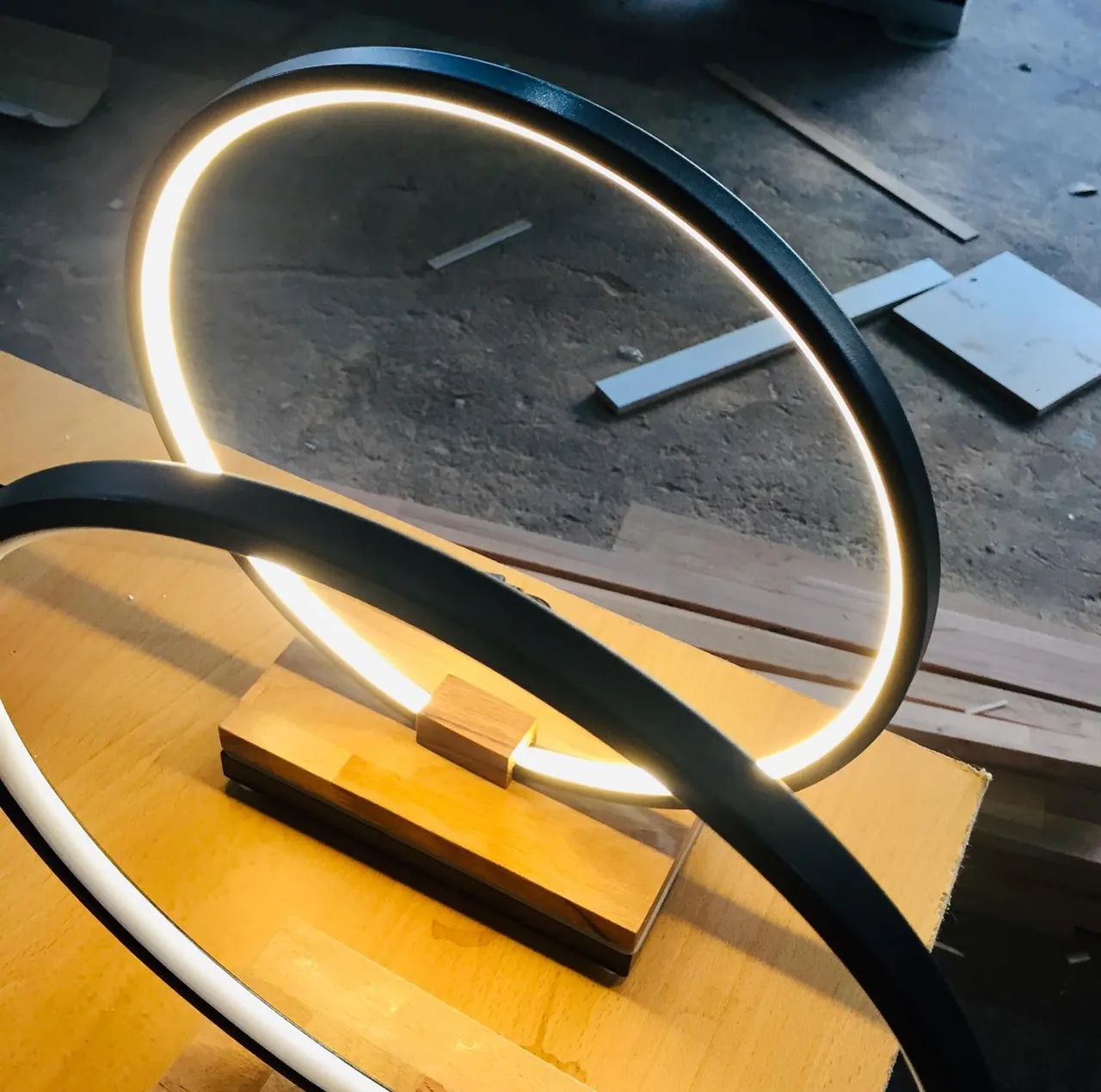 Uzaktan kumandalı, ahşap tabanlı LED masa lambası✨ Remote control, wood-based LED table lamp with minimal lines✨  #aydinlatma #masalambasi #ahsap #ahsaptasarim #aydinlatmatasarimi #tasarim #dekorasyon #aydınlatma #masalambası #ahşap #ahşaptasarım #aydınlatmatasarımı #tasarım #interiordesign #handmade #handmadelighting #tasarım #tasarımfikirleri #evdekorasyonu #içdekorasyon #içdizayn #lighting #decoration #design #tablelamp #desklamp #etsy #diversidesign