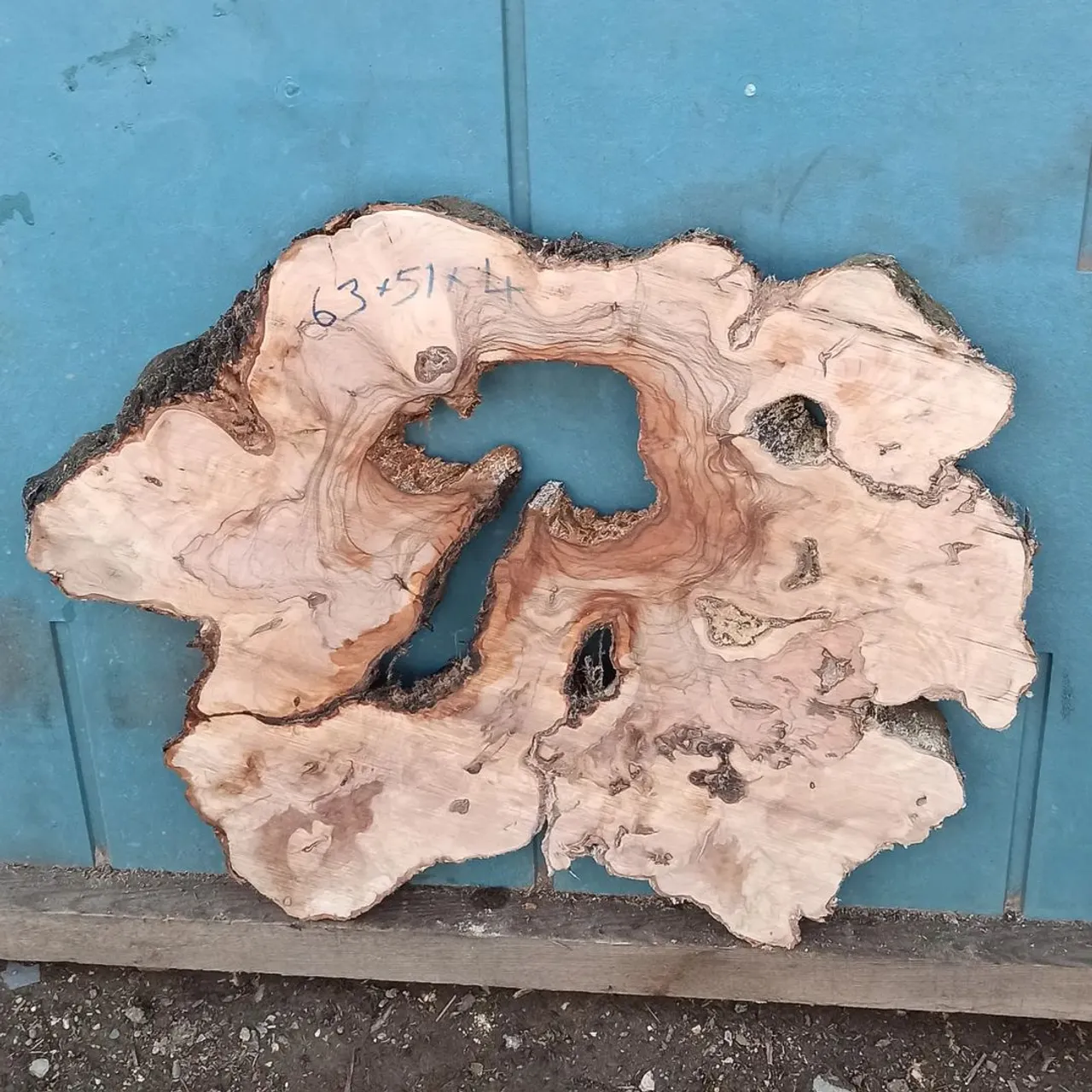 Yeni kesim epoksilik zeytin dilimleri.
#epoxytable 
#zeytinağacıürünler 
#ahşapev 
#ahşapdekor