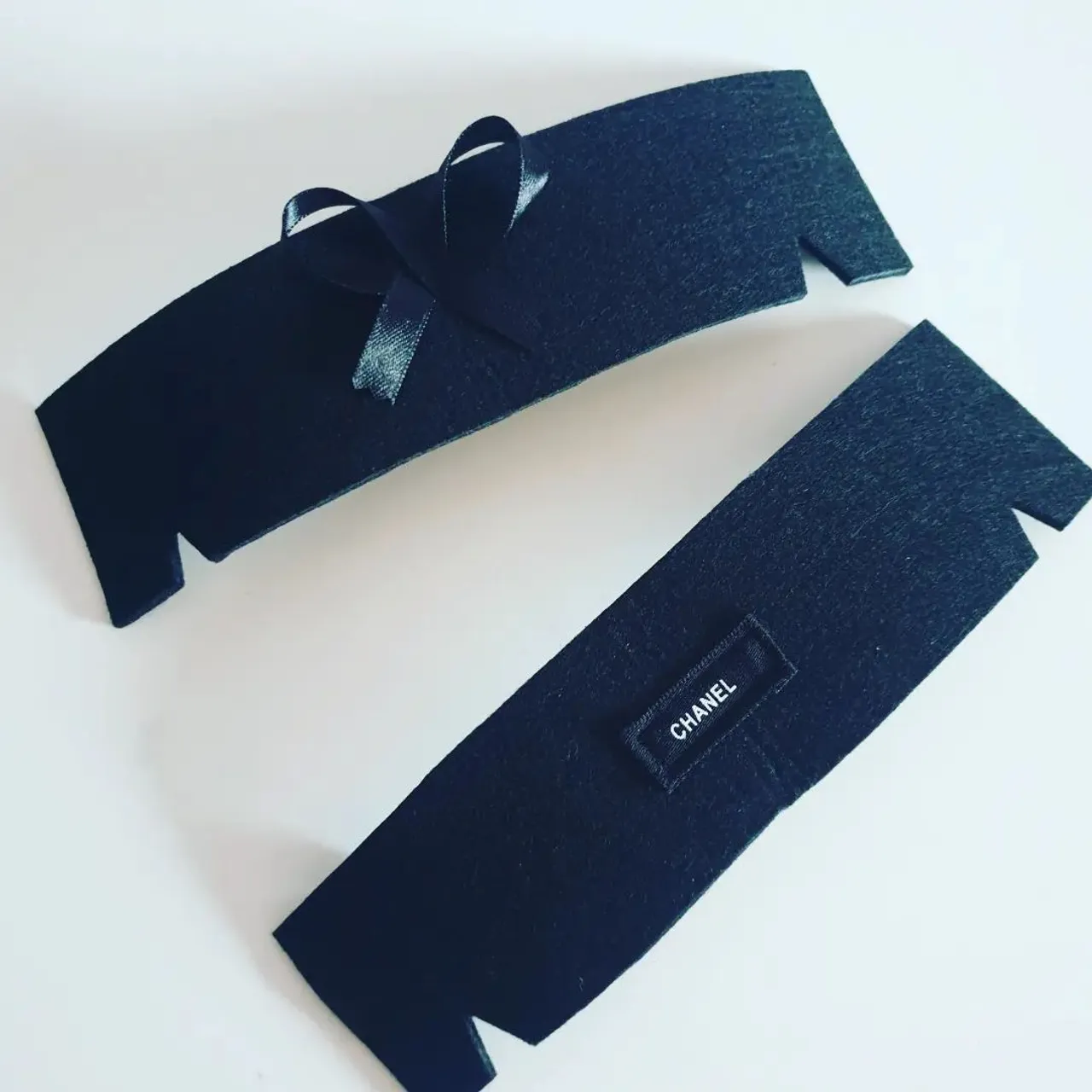 You're probably wondering what these are? They are felt protectors for storing your Chanel GST. They keep the weight of the rings off the the leather. Making sure no indentation will occur when the bag is stored away 😱. I am all about keeping your bags protected so you can also consider shaper pillows to achieve long term bag longevity 😇 (organisers available too)
Visit my Chanel shop on
www.luxurybagheaven.com
#gst #chanelstore #chanel #chanelgst #chanelpst #ccgst #cc #luxurybagheaven #chanelflapbag