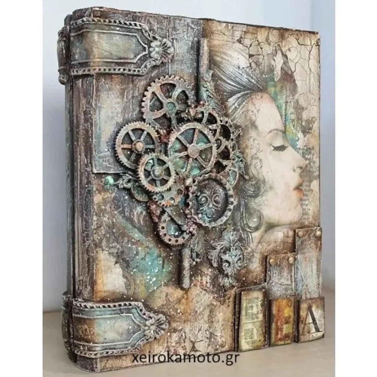 Για να θυμηθούμε κουτιά βιβλία που άφησαν την δική τους ιστορία στο Xeirokamoto. Παλιά και νέα αλλά όλα τους αγαπημένα με πολλούς θαυμαστές! #woodenbook #crafts #mixedmedia