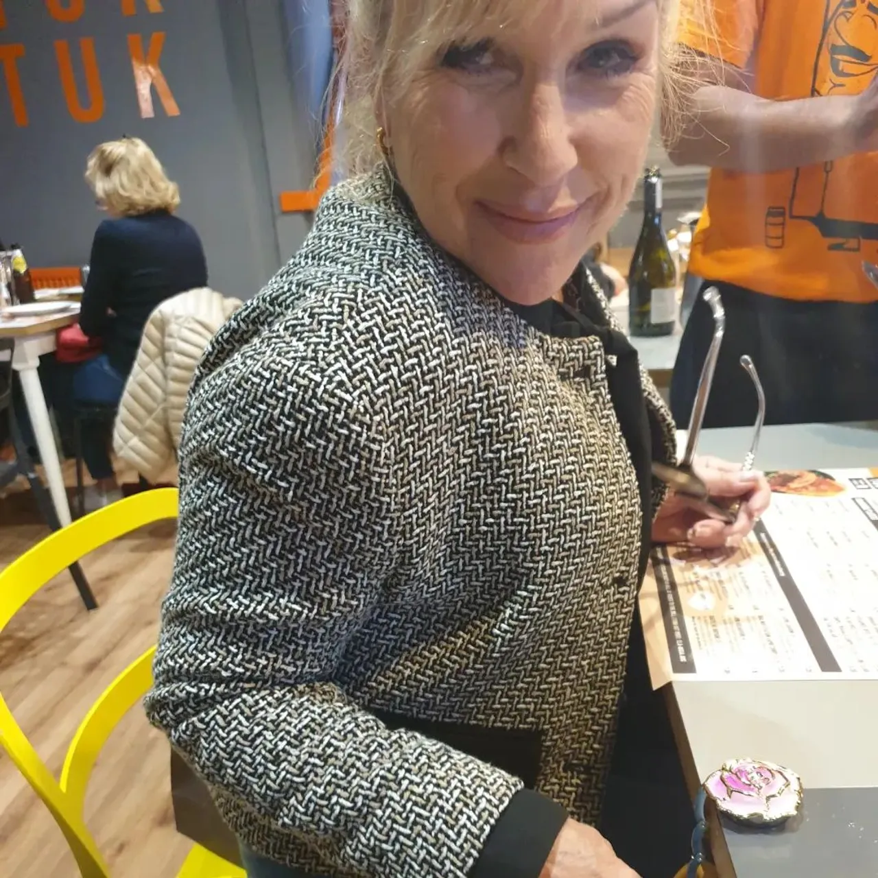 When you are a lucky enough to have bag loving friends that like your designs. My heart is expanding with gratitude @designer_de_amore @instapam1874 @maria_avy @cochrane.aileen #friends #women #friendship #almabb #vernis #lvaddict #luxurybagheaven #bagbutler  #lvalmabb #bagorganizer