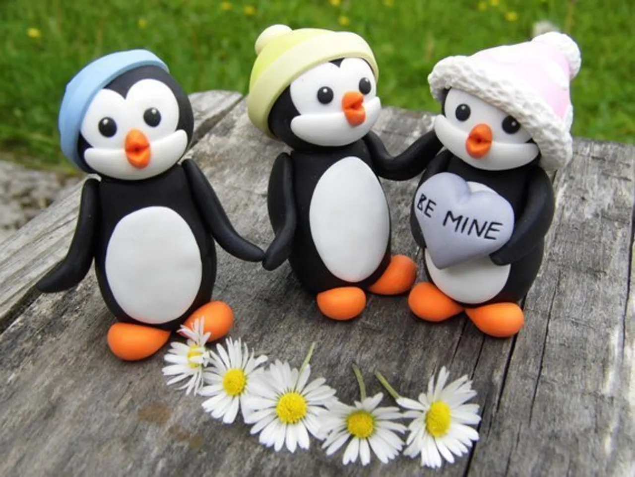 Making memories. A keepsake for life :)
#penguin #penguins #bestfriend #bestfriends #appreciationgift #figurines #penguinfigurines #penguinlover #penguinlovers #penguinlove #polaranimals #polymerclay #handmadefigurines #longdistancerelationship #longdistancelove #Etsyseller #Etsy #Etsyshop #friends #friendship #friendeswithbenefits  #bemine #bemineforever #Christmasgift #Christmas #Christmaspenguin #kawaii #kawaiicharm #kawaiicharms #sculpey