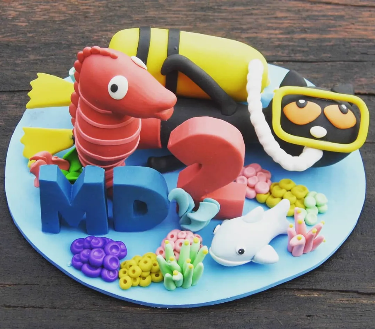 Colorful and unique centerpiece for babies first birthday 😉 to see my work feel free to visit my shop on Etsy 😊 #figuresanya #centerpieces ##babiesfirstbirthday #birthdaycaketopper #undertheseaparty #undertheseatheme #swimmingcat #petethecat #seahorse #pinkseahorse #sharkbirthday #birthdaycenterpiece #birthdaypartydecor #giftforkids #keepsake #collectibles #polymerclaylove #handmadegifts #cakefigure #animalcake #animallovers #seaanimals #beachbirthday #colorful