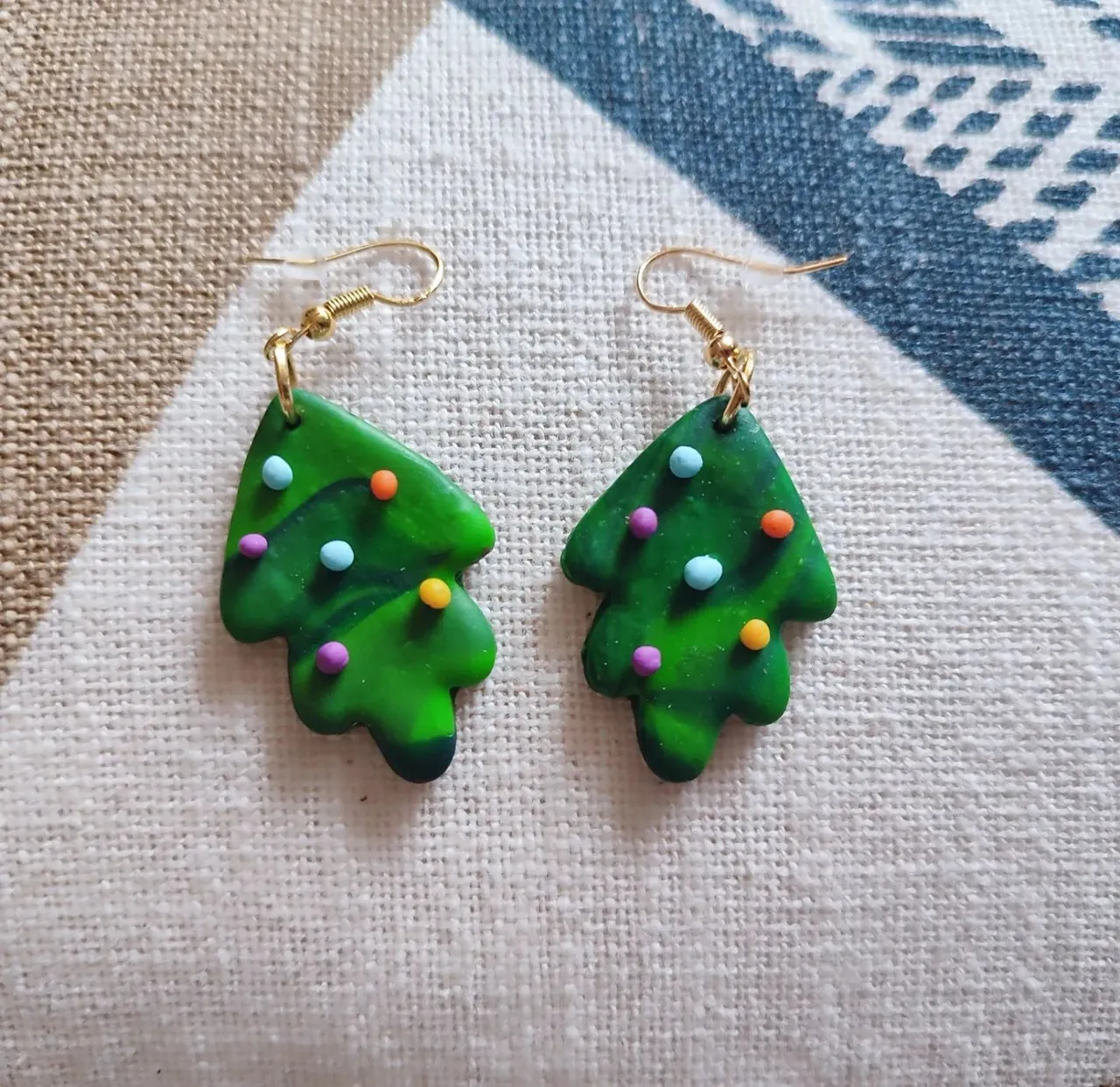 ¡Ya es Navidad!🎄
Christmas time! 🎅

#christmascollection #christmas #personalizables #pendientesartesanales #polimerclay #pendientes #arcillapolimerica #artesania #artesanal #etsy #etsyshop #handmadejewelry #handmade #handmadeearrings