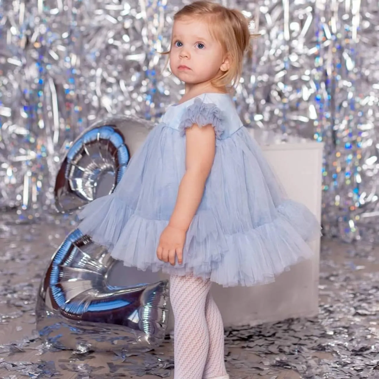 Ideāla kleita pašām mazākām princesēm 👗🎀 Ļoti viegla un kupla👑

Kleitas cena no 75 eur  Piedāvājam gan individuālās šūšanas pakalpojumus, gan iespēju izvēlēties savu sapņa kleitu no gataviem modeļiem ⠀
🌟 Plaša tilla, mežģīņu un audumu krāsu izvēle. Var arī kombinēt krāsas⠀
⭐ Kleitas garumu/dizainu var mainīt⠀
⭐Kleitas tiek šūtas pēc jūsu individuāliem mēriem vai jebkura standarta izmērā no 74cm līdz 147cm un XS - XXL izmēros⠀
⭐Lai pasūtītu rakstiet PM vai Viber/Whatsapp 28895815. Pielaikot un redzēt gatavas kleitas var Valdemāra 118 (iepriekš vienojoties par tikšanos laiku)  #tillakleita #tutukleita  #garakleita #princešukleita #bērnumode #bērnusvinīgakleita #meiteņukleitas #платьедляпринцессырига #нарчдноеплатьерига #нарядноедетскоеплатьелатвия