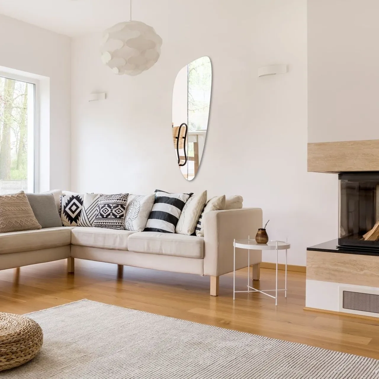 Ein sehr schöner Spiegel in unserem Sortiment einfach hereinschauen und bewundern! Ein neuer asymmetrischer Spiegel in unserem Sortiment in der Größe: 50 × 90 cm. Verto ist ein schöner und organischer Spiegel, der auf natürliche Weise mit den Formen spielt, wobei der Spiegel seine eigene einzigartige Form erreicht. Die organischen Formen wirken besonders modern durch die Ruhe, die das Design ausstrahlt. Neben den ästhetischen Vorteilen, die der Spiegel dem Innenraum bringt, tragen die funktionalen Eigenschaften dazu bei, ein größeres Raumgefühl und natürliches Licht zu schaffen. Das multifunktionale Design ermöglicht es, den Spiegel an beiden Gelenken aufzuhängen.

#spiegel24 #unserzuhause #eigenheim #solebenwir #villa #hausbau #inspiration #bad #badezimmer #waschtisch #badewanne #freistehendebadewanne #lichtgestaltung #einrichtungsideen #badezimmerinspo #badinspo #bathroom #bathroomgoals #bathroomdesign #decoration #interiordesign #modernliving #like duravit zencha #interior #interiorlover #whitehome #homedesign #spiegelshop24