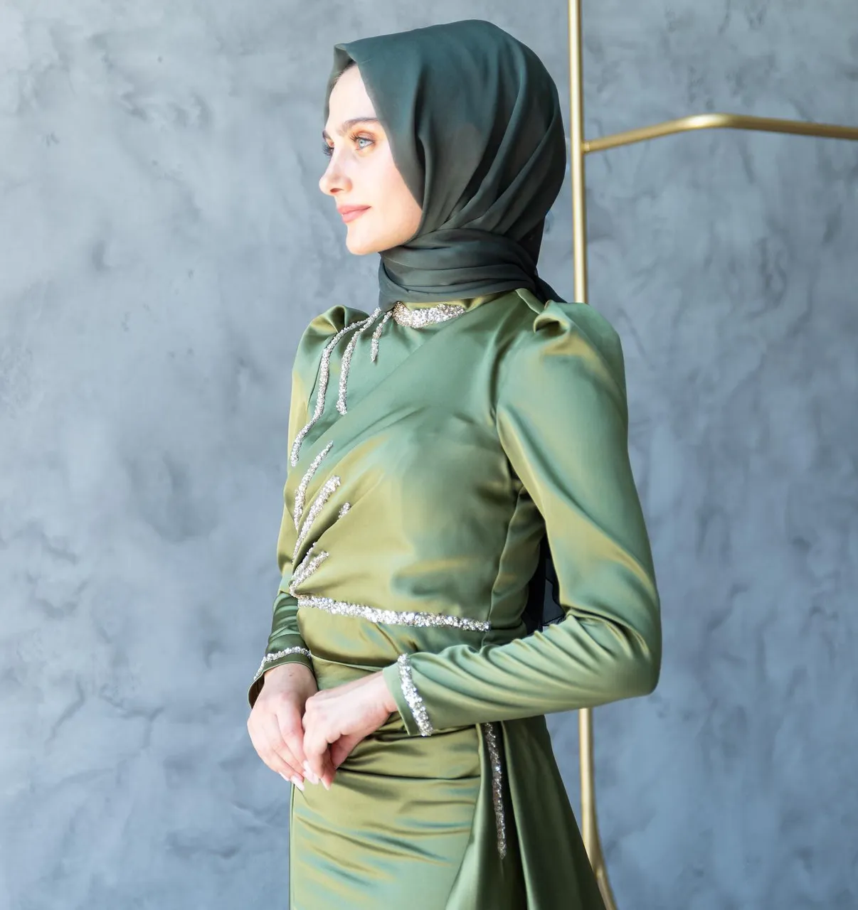 Asil Abiye💕
Asil tasarımımız ikili kullanımı ve harika şıklığıyla kalbinizi çalmak için tasarlandı ve biz dar kesim içelbisesi mi kuyruğuyla mı daha güzel seçemedik sizcee?
Detay güzellikleri ve renk seçenekleri kaydırmalıda💕
👉Koşulsuz İade veya Değişim
✈️Ücretsiz & Hızlı Kargo
☎️👉Whatsapp:+90 532 272 57 09
#tesetturabiye #tesettürabiyeelbise #tasarımabiye #weddingdress #muslimwear#tesettürelbiseler #muslimweddingdress #hijabwear #sözelbisesi #nişanelbisesi #davetelbise #eveningdress #eventdress #muslimwear #balıkelbise#modestclothing #modestdresses #eventdress #kuyrukluabiye#muslimdress#davetelbisesi#kesfetteyiz