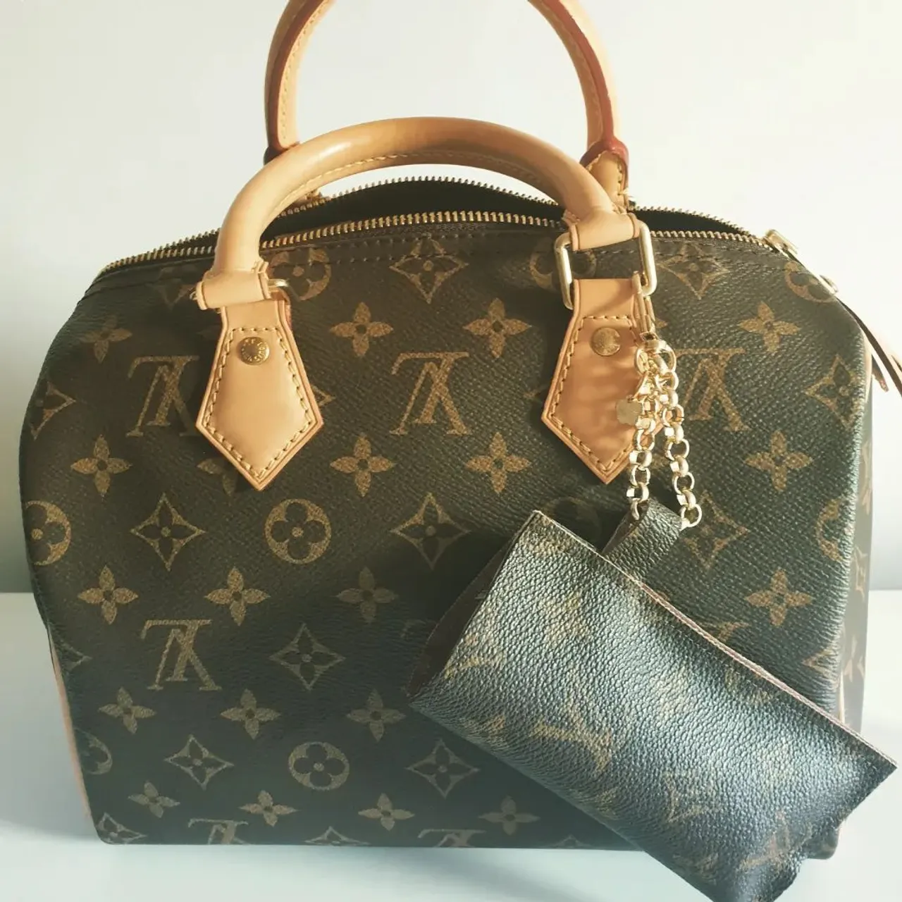 Finished on high note 🤞 repurposed canvas for a hand gel holder. Heading to a lovely customer who I met on Ebay! It's repeated customs that keep my heart going and I am so happy to offer the first of this NEW product to M. 😘  Wipeable interior from spillages #blessing #smallbusiness #onewomanband #bestcustomers #canvas #upcycle #upcycled #covid #slg #lvmonogram #lvspeedy25