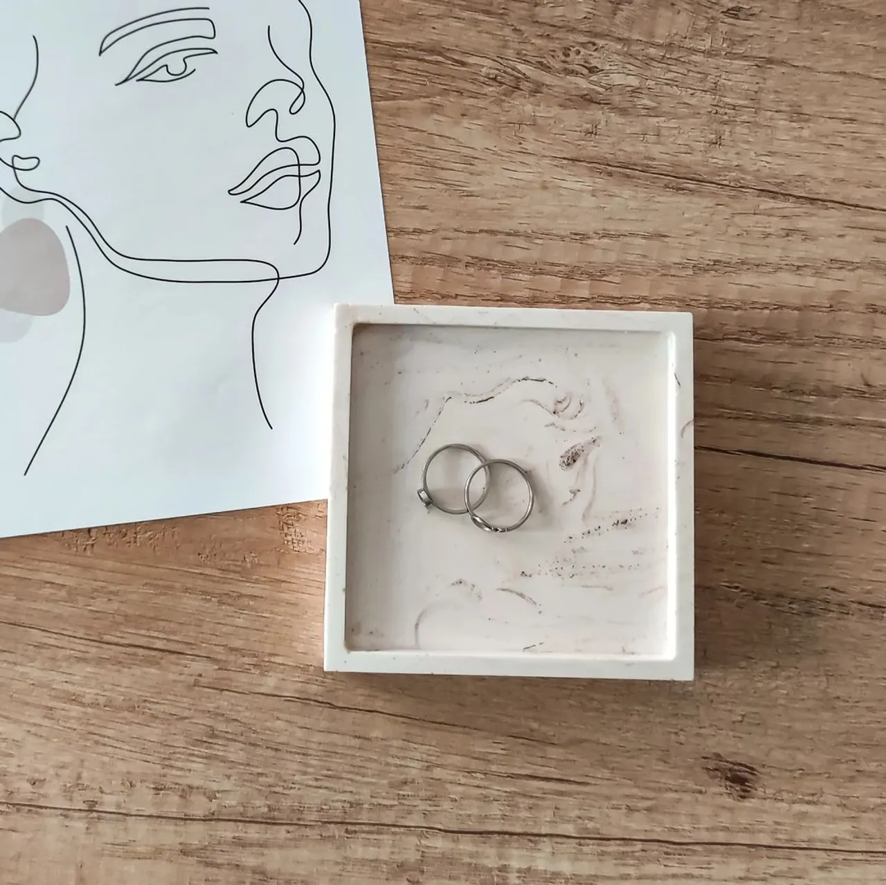 Less is more

Soft brown marble tray 🤎
.
.
.
#marble #tray #neutrals #minimalchic  #ecodecor #minimalvibes #simplicity #clarity #etsyseller #handmade #interior #jesmonite #etsy #cozyhome