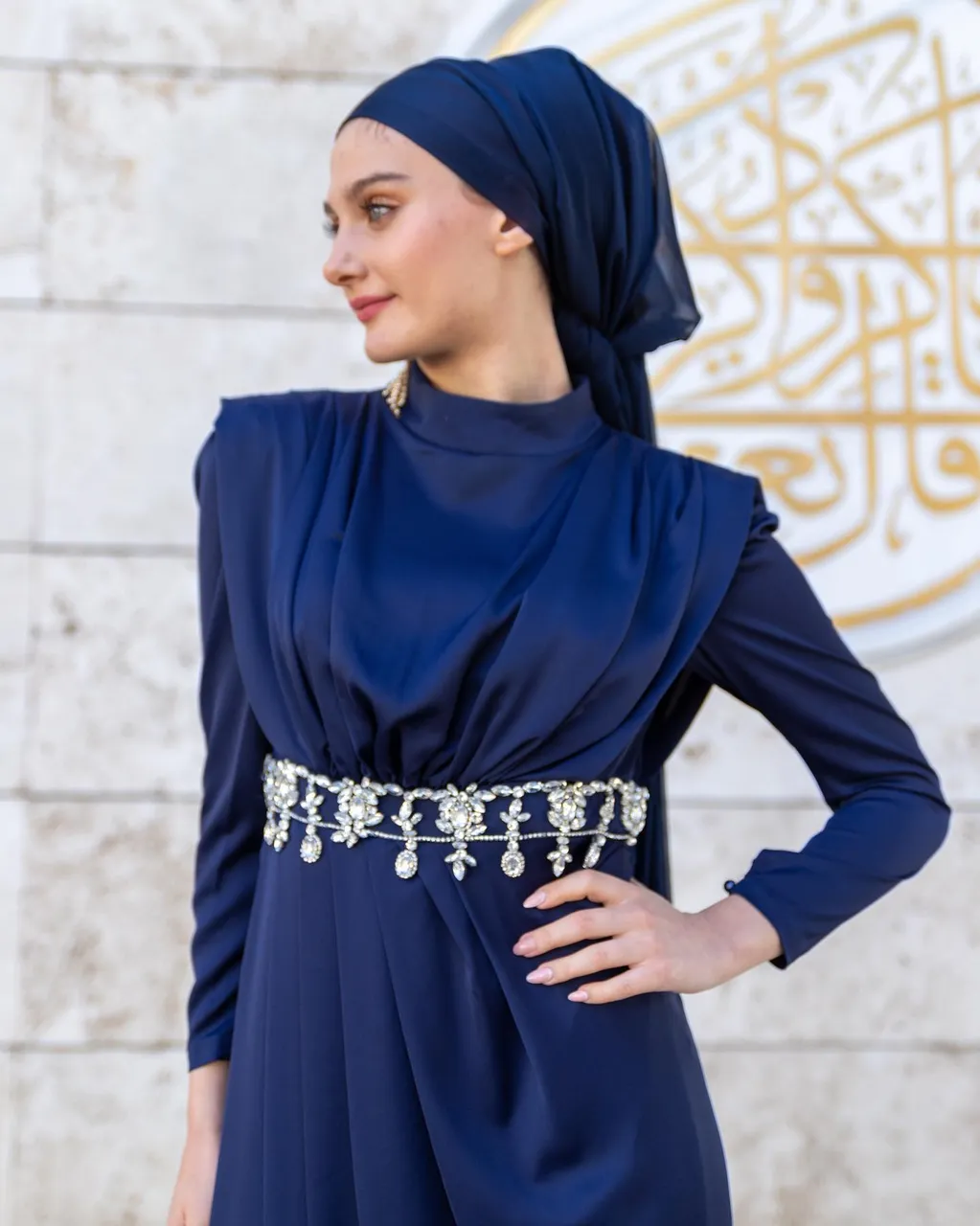 Arabic Abiye💕
Savarovski taş detaylı beli,akıcı ipek satenden kumaşıyla gözalıcı bir zarafet vaadeden abiyemiz ahunare online ve mağazada
2 renk seçeneği ve detay güzellikleri kaydırmalıda💕
#tesetturabiye #weddingdress #muslimweddingdress