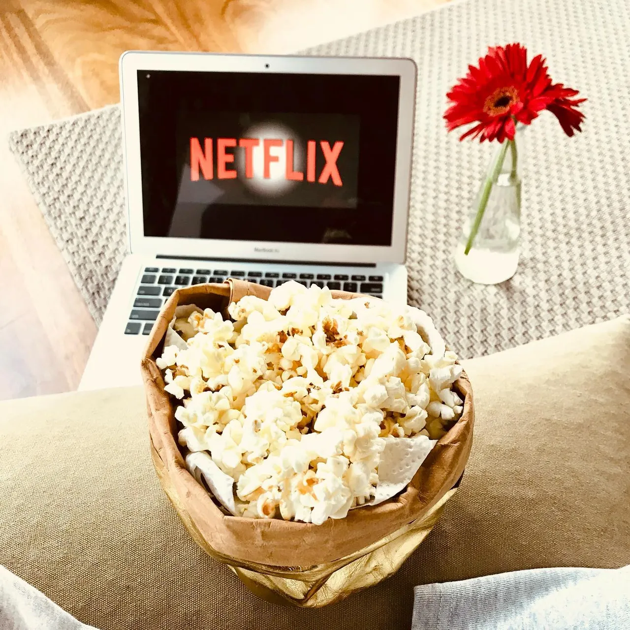 Para un sábado nublado, qué mejor que una buena peli con palomitas de maíz 🍿 ? Aiire Co. #papelkraft #ecofriendly #cestasdecorativas #cestasmultiuso #cestasmultiusos #cestasorganizadoras #cestasecologicas