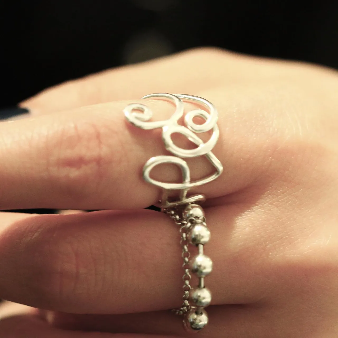 Calligraphie bague
Callygraphy ring
French initials ring .
.
.
.
.
.
.
.
.
@minseobyminseo
#frenchinitial #calligraphiebague #calligraphie #baguepersonalisee #personalized #calligraphiering #callygraphy #silver925 #argentmassif
