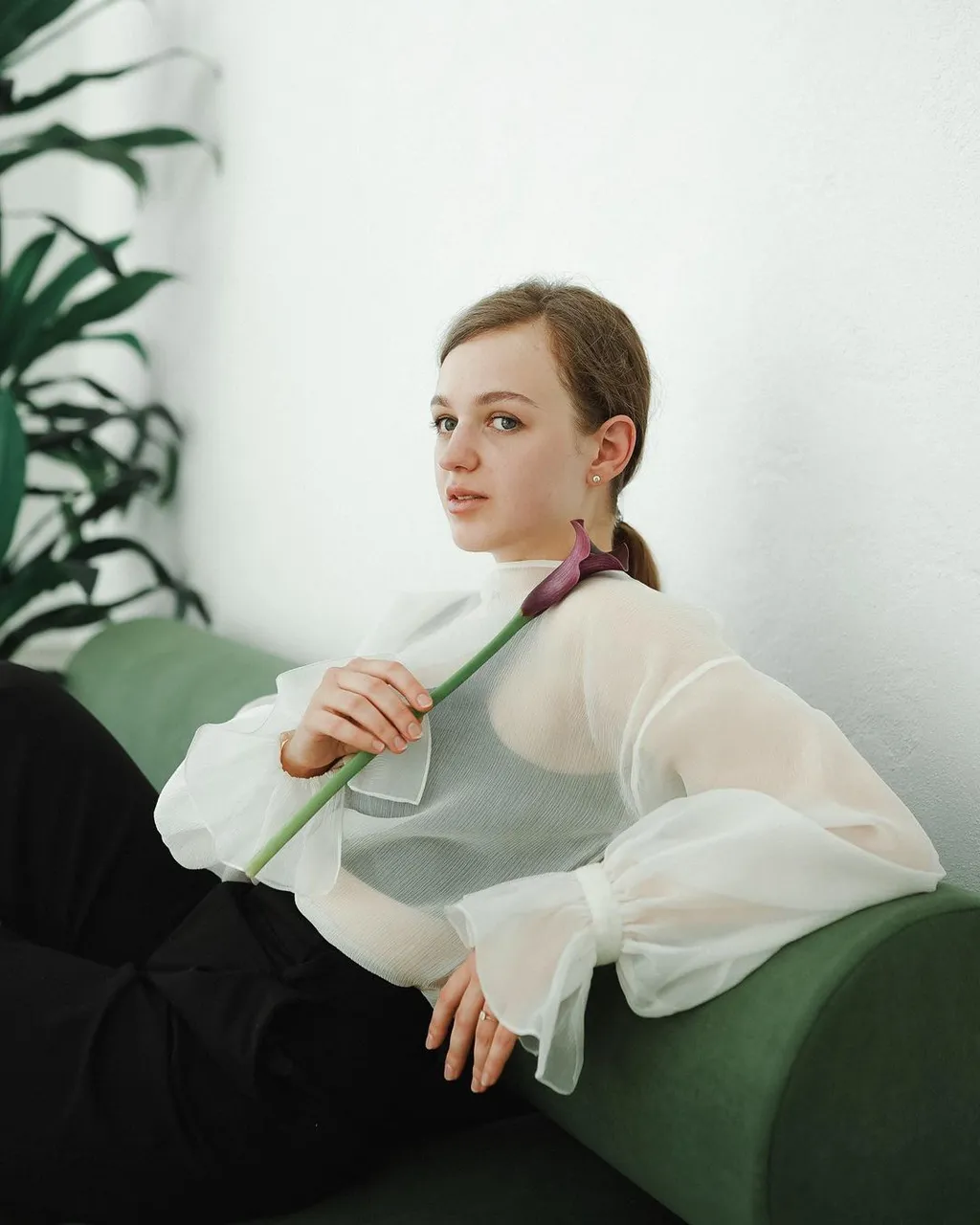 NEW ELEGANT SILK ORGANZA BLOUSE

Straight fit, dropped shoulder, puffed sleeves