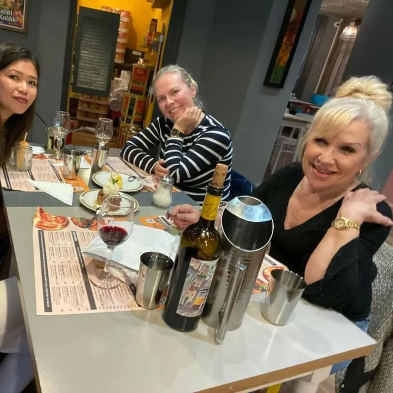 When you are a lucky enough to have bag loving friends that like your designs. My heart is expanding with gratitude @designer_de_amore @instapam1874 @maria_avy @cochrane.aileen #friends #women #friendship #almabb #vernis #lvaddict #luxurybagheaven #bagbutler  #lvalmabb #bagorganizer