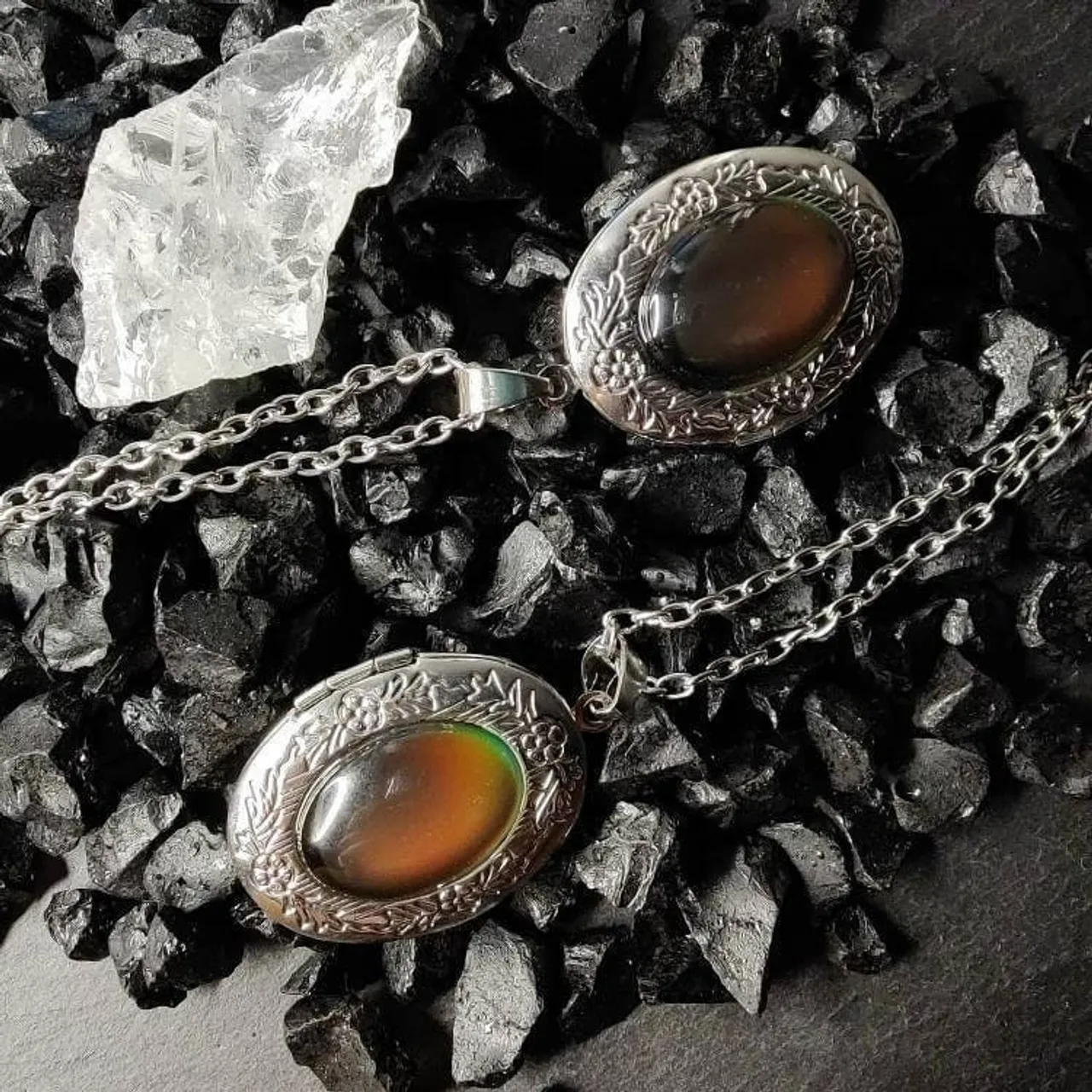 Oval color-changing lockets with one of our solid perfumes inside, not only smells, but also looks absolutely magical ✨ #etsy #pendant #locket #solidperfume #skyrim
https://etsy.me/3uwfa67