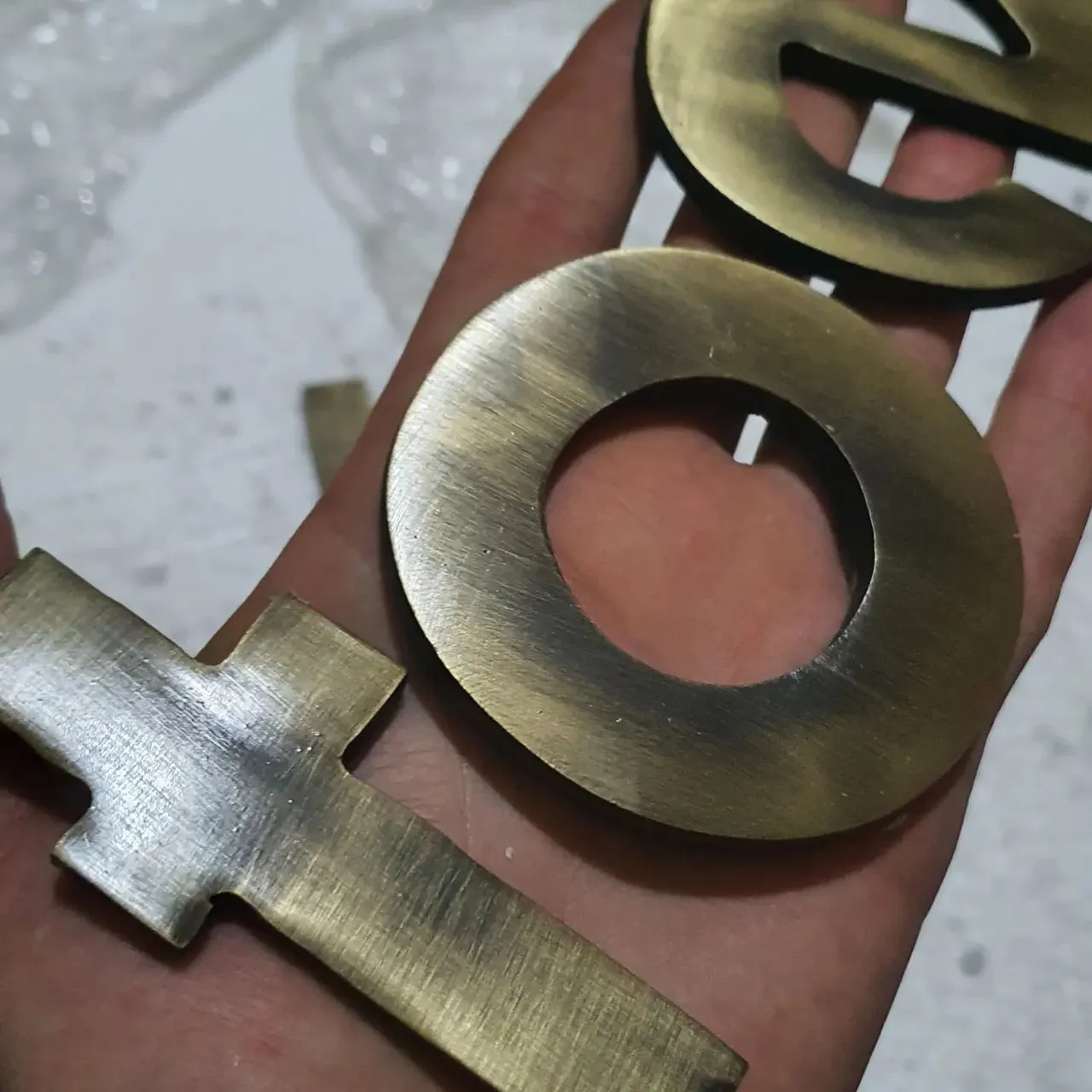 Tolme 👑
Antique brushed brass letters. 

#brassletters #brassnumbers #brasssign #brushedbrass #antiquebrass #agedbrass #antiqueagedbrass #agingbrassletters #brushedbrassletters #antiquebrassletters #agingbrassletters #castbrassletters #castbrassnumbers #castbrasssign #solidbrassletters #solidbrassnumbers #solidbrasssign #solidbrass