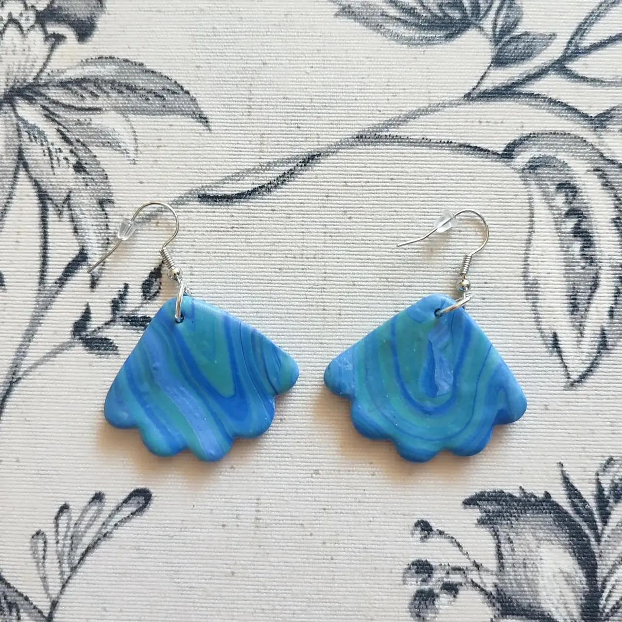 ยกLlegando al finde con novedades! ๐๐
.....
Coming to the weekend with new earrings!๐๐
#etsy #etsyshop #handmadejewelry #handmade #handmadeearrings #earrings #sea #arcillapolimerica #artesania #artesanal #personalizables #pendientesartesanales #pendientes #polimerclay #concha #shell #blue