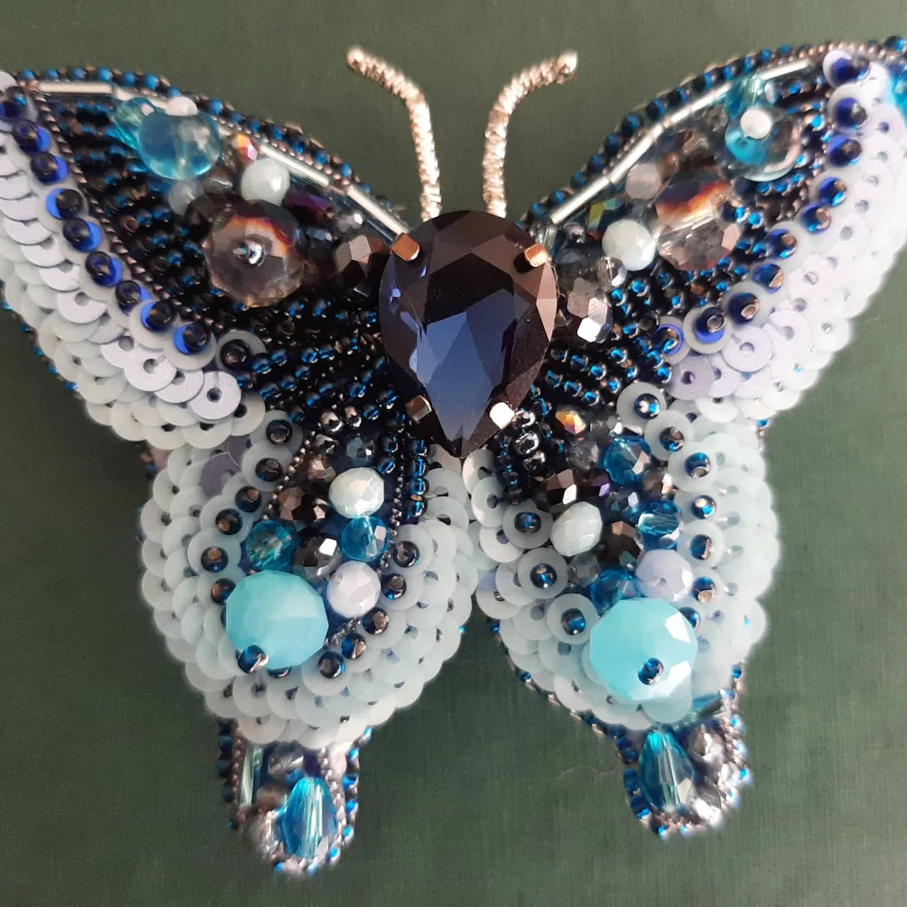 Брошь бабочка. Выполнена на заказ. Возможен повтор в разных цветовых решениях. #брошьбабочка #подарок2021 #present2021 #брошьназаказ
 Купить или заказать украшения ручной работы на сайте по очень хорошей цене.
#брошьсбисера #брошьукраина #купитьброшь #брошьвподарок #брошьспайеток #брошьсвоимируками #вышитаяброшь #брошьхендмейд #handmadebrooch #beadedbrooch #buybrooch
🇺🇦🇺🇦🇺🇦🇺🇦🇺🇦 Для заказа по Украине 
https://shafa.ua/member/olgashulgina20
И https://shulginaolga2.crafta.ua/
🌏🌎🌍🌎🌏🌎🌍🔥👚👚👚🔥🔥Доставка в другие страны 
https://www.etsy.com/shop/DigiUniquePrintBox?ref=seller-platform-mcnav