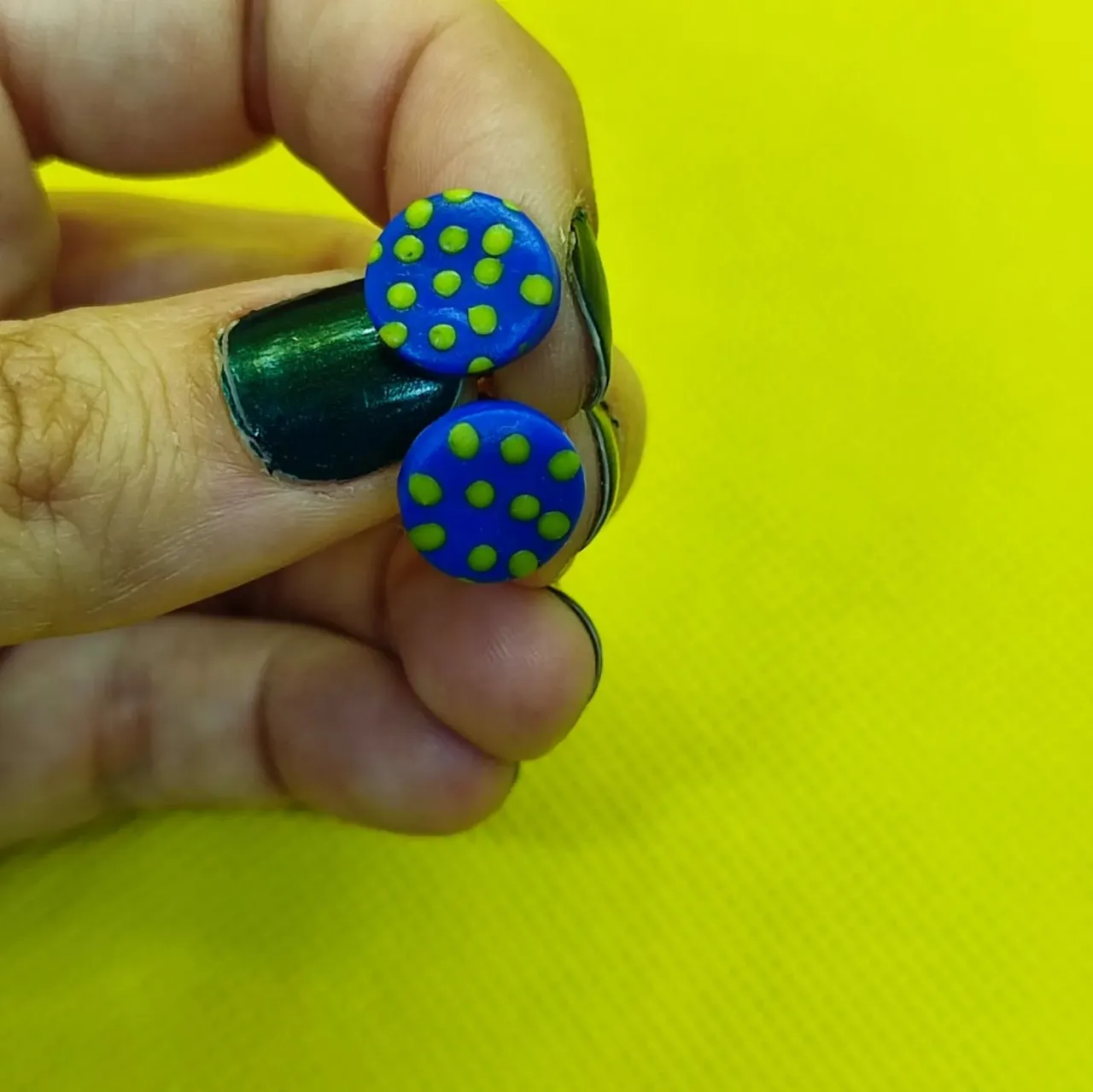 ¡Martes y nuevos pendientes! 💙💛
...........
Tuesday and new earrings! 💙💛

#personalizables #pendientesartesanales #pendientes #azul #amarillo #colores #colours #blue #yellow #handmadejewelry #handmade #handmadeearrings #arcillapolimerica #artesania #artesanal