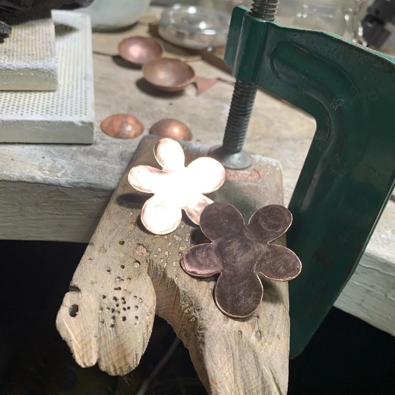 New collection
.
.
.
.
.
.
.
.
.
.
#jewelry #copper #earrings #bouclesdoreilles #flower #popflower #fleur #bijoux #cuivre #주얼리 #귀걸이 #팝아트 #팝아트주얼리 #볼드귀걸이 #핸드메이드 #handmade #metqlsmith