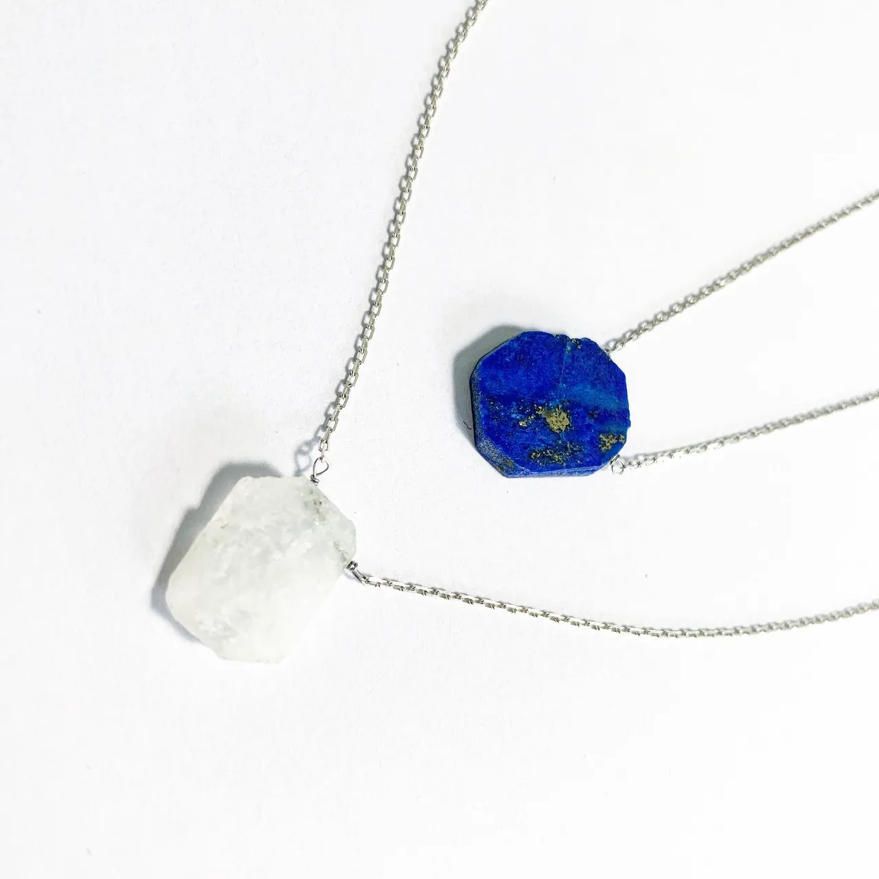 Long necklace
Sautoir
Lapis lazuli
Rainbow moon stone
Silver
I
o
h
c
o
Ë
s
n
i
m
#moonstone #rainbowmoonston #lapislazuli #blue #white #bleu #blanc #necklace #sautoir #collier silver #iohcoesnim_lapislazuli #iohcoesnim_moonstone