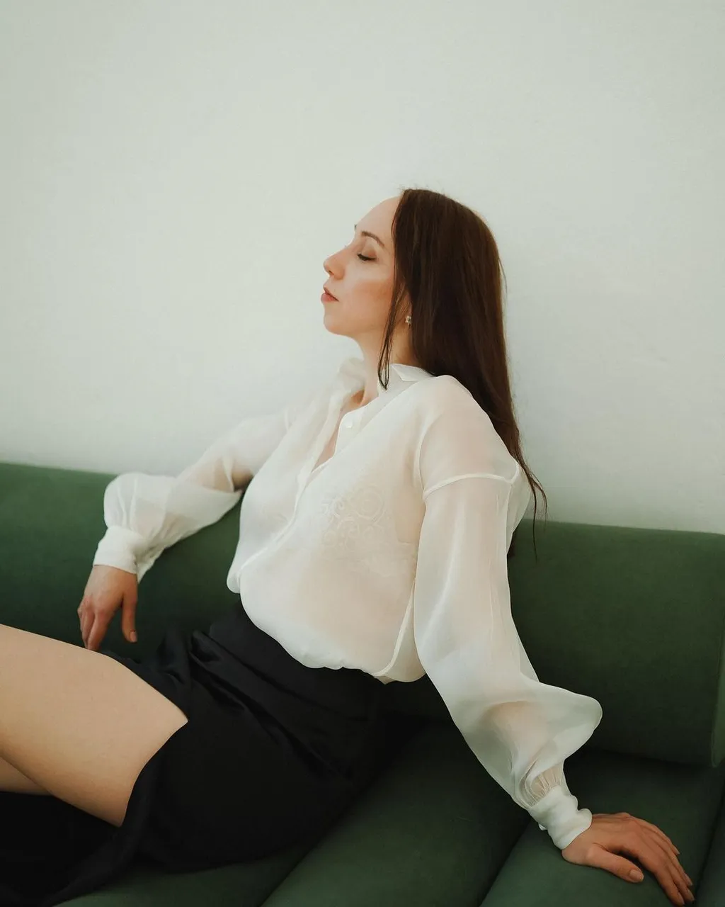 Incredibly delicate silk blouse in ivory color