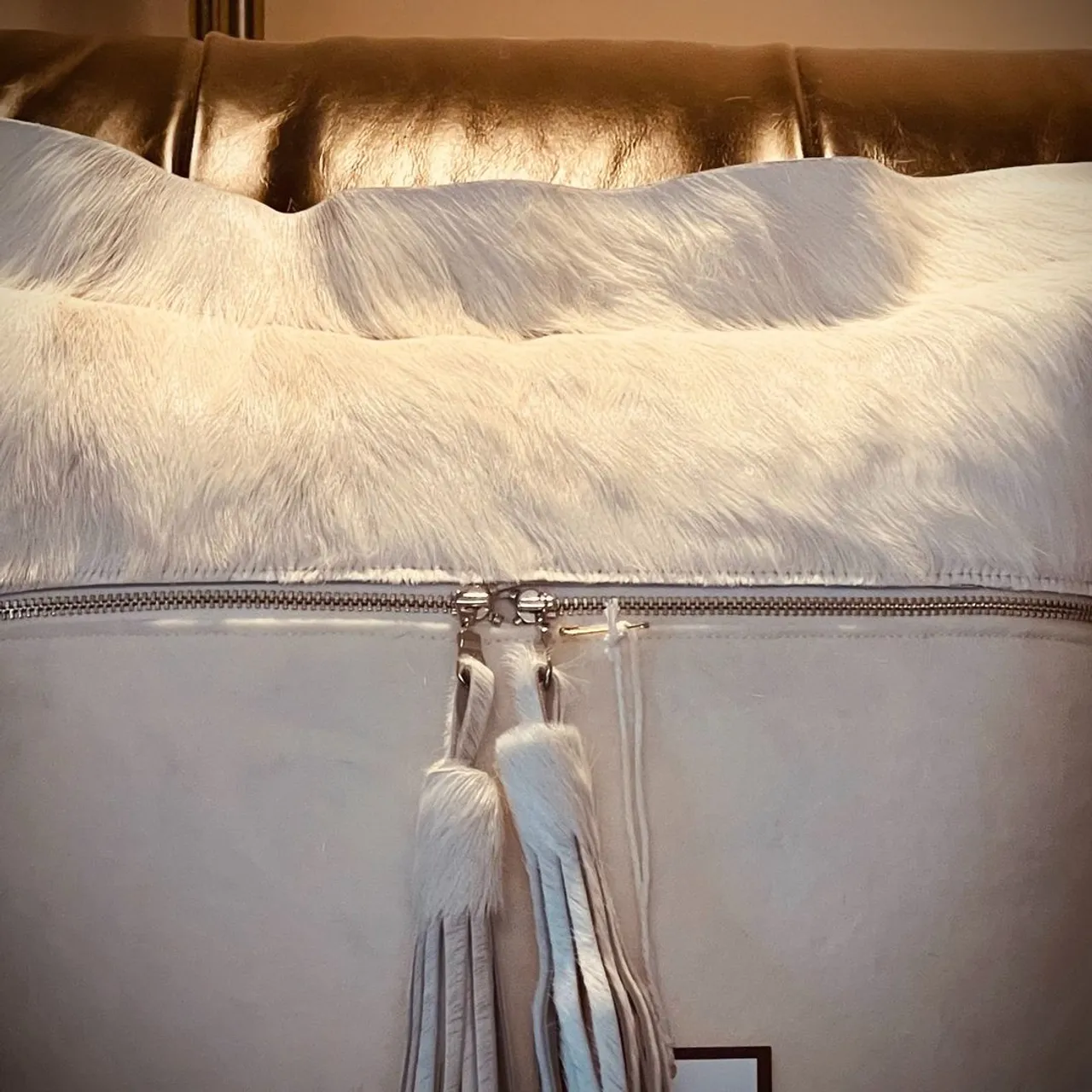 New design!

Calf hair and wool pillow only at suedekloth.com Everything pictured is 100% genuine natural from USA. No synthetics.

#wool #giftideas #gift #madeinamerica #madeinusa #america #usa #handmade #custom #christmas #christmasdecor #whitedecor #homedecor #nursery #nurserydecor #wedding #weddinggiftidea #brass #mnmade #classicchristmas #bells #christmasbow #christmasgifts #newdesign #calfhair #leather #realleather #natural #syntheticfree