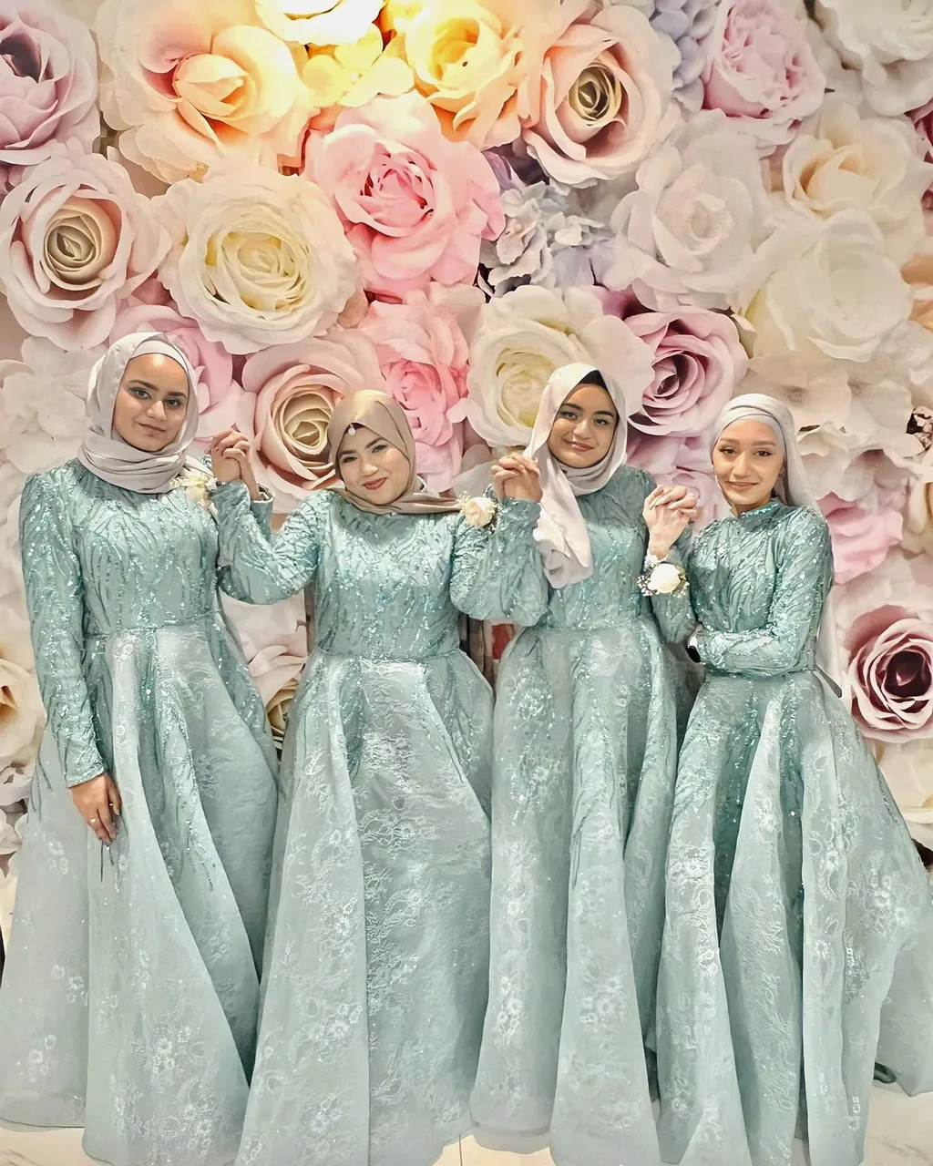 From Canada ❤️ How beautiful you are ? 😍

Çırağan Abiyemiz ne kadar da yakışmış 🧿 

38-48 Beden Aralığı 💃
2 renk seçeneği (Sağa Kaydırın) 🌈
Türkiye ve Tüm Dünyaya Hızlı Kargo 🛩
Kredi Kartına Taksit İmkanı

Ciragan Hijab Evening Dress😍
38-48 EU Sizes Available
2 Color Option 🌈
Wordwide Express Delivery 🚚 

#bridesmaid #hijab #hijabstyle #hijabfashion #tesettur #tesettür #abiyeelbise