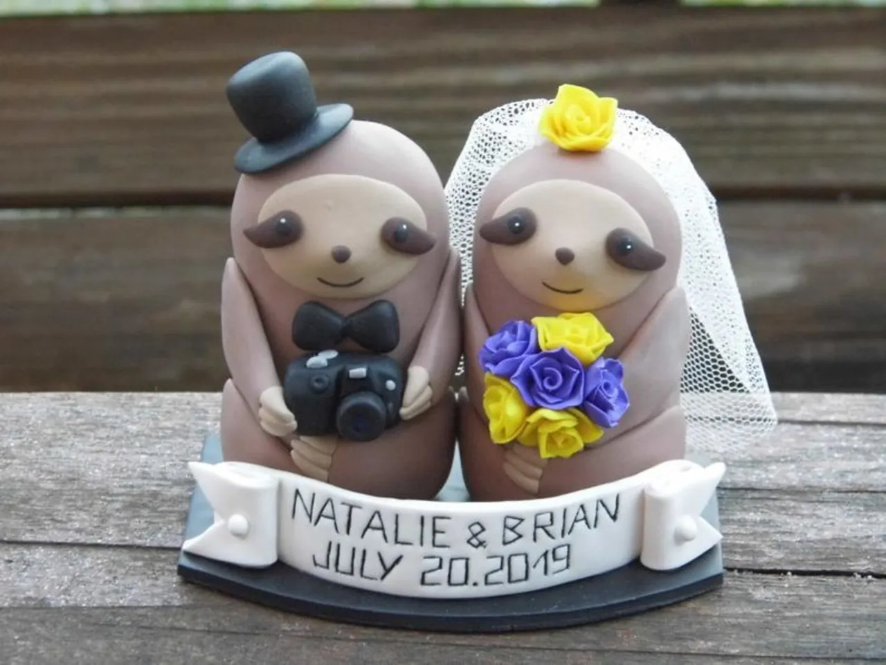 I’m always amazed at how much detail you can capture in one cake topper, be it the colors or your small favorite items.
This one was made for photography enthusiast. Oh and he loves the sloths too. Want to take a photo 😀
For more creations please visit my shop in bio👉
#wedding #weddingcake #weddingdecor #cakestyle #cakes #cakedecorating #polymerclay #sellingonetsy #etsyshop #creation #gifts #weddinggift #etsy #sloth #sloths #slothcaketopper #weddingcaketopper #polymerclayartist #etsygift #handmade #creativity #cakefigurine #animalcaketopper #loveanimals #exoticanimals #slothlove #costarica #personalizedgift #slothfigurine #photographer