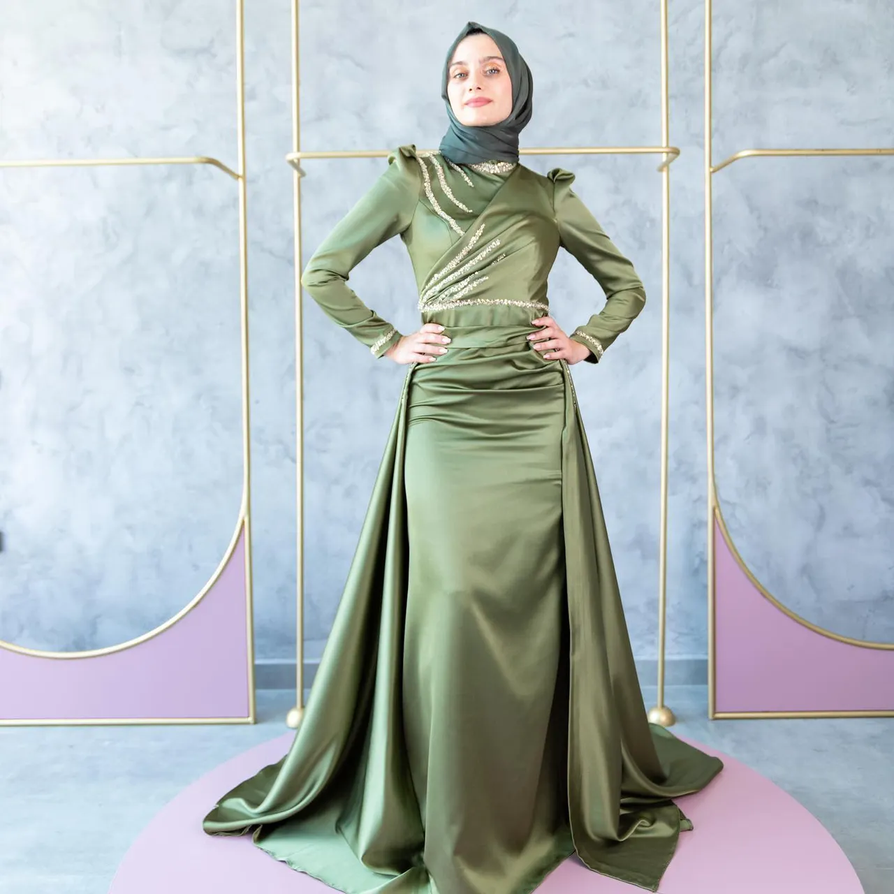 Asil Abiye💕
Tüm asaletiyle özel bir tasarım daha ahunarede
Düz kesim drapeli oturan iç elbisesi,seyyar kuyruklu eteğiyle özel günleriniz için tasarlandı💕
Harika renk seçenekleri ve detay güzellikleri kaydırmalıda💕
👉Koşulsuz İade veya Değişim
✈️Ücretsiz & Hızlı Kargo
☎️👉Whatsapp:+90 532 272 57 09
#tesettürabiyemodelleri #tesettürelbiseler #tesetturabiye #tasarımabiye #weddingdresses #muslimweddingdress #muslimweddingindonesia #muslimwear #hijabwear #sözelbisesi #nişanelbisesi #davetelbisesi #eventdress #eveningdress #muslimwear #hijabwear #kesfetteyiz