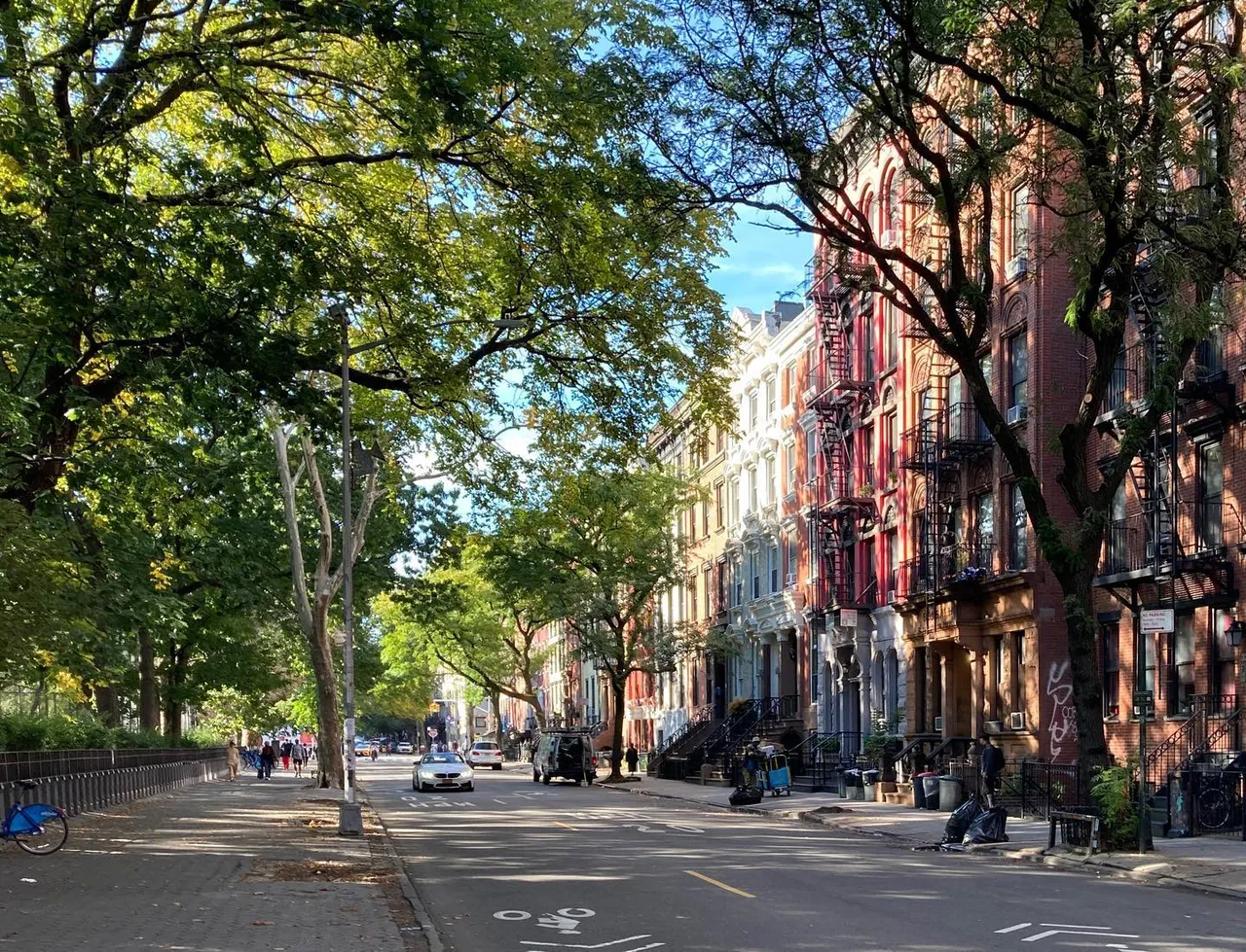 Today’s efforts from East 10th between Avenues A and B. It’s one of the purdiest blocks in New York. There are also metal trash cans here. 11x14 oil on linen, sold #paintingsoftheeastvillage #paintingsofnewyorkcity #e10thstnyc #pleinaircityscapepainting #newyorkcityscapepaintings #newyorkcityscapepainter #eastvillagepaintings #eastvillagepainter #eastvillageartist #newyorkpaintings #nycpaintings #nyctenements