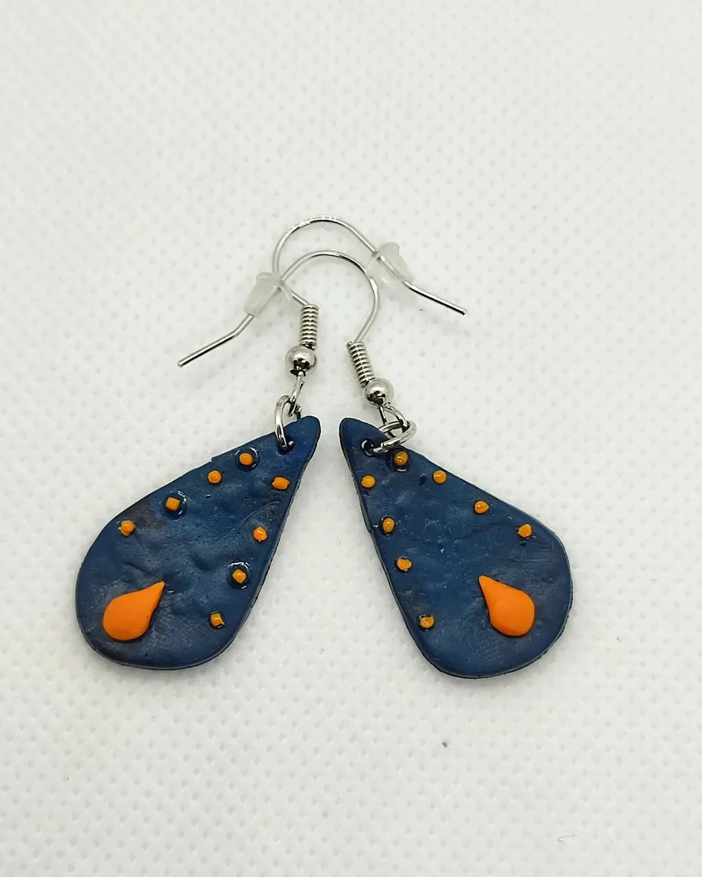 ¡Perfectos para el finde que ya llega!
 💙🧡
..................
Perfect for your weekend outfit! 💙🧡

#artesania #arcillapolimerica #polimerclay #artesanal #personalizables #pendientesartesanales #pendientes #earrings #handmadejewelry #handmade #handmadeearrings #weekend