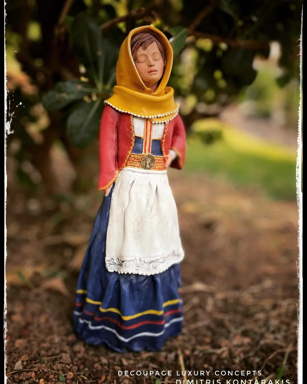 Σας παρουσιάζουμε την "Αγλαΐα" μια νοικοκυρά του χωριού με την παραδοσιακή της ενδυμασία. Δημιουργία του Δημήτρης Κονταράκης @dimitris_kontarakis  σε συνεργασία με την Areti Tori . Φτιαγμένη από έτοιμο γύψινο κεφάλι, αυτοξηρούμενο πηλό και ακρυλικά χρώματα. Δείτε τα γύψινα αγαλματάκια εδώ: ➡ https://www.xeirokamoto.gr/products/paverpol-ylika-gia-sklirynsi-yfasmatos/gypsina-agalmatidia #clayart #clay #crafts #craftsupplies