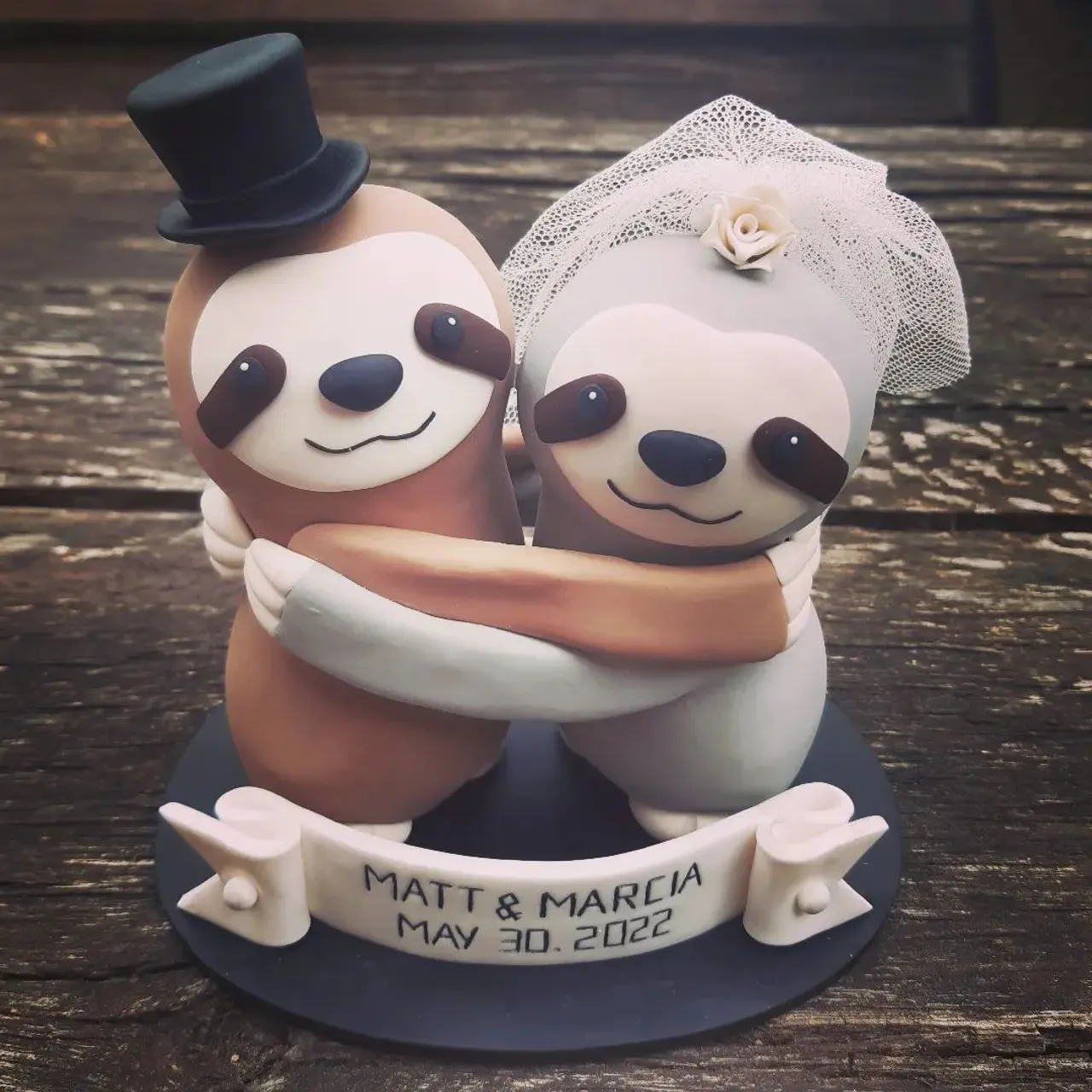 In love 😊 #followme #christmasdecor #newyearseve #holidaycrazy #instacontest #giveaway #beauty #artist # #slothlove #slothfigurine #handmade #weddingcaketopper #slothcaketopper #rainforestanimals #creation #sloth #lazysloth #caketoppers #rusticwedding #unique #wedding #gifts #figuresanya #love #followme #beautiful #smile #follow #likeforlikes