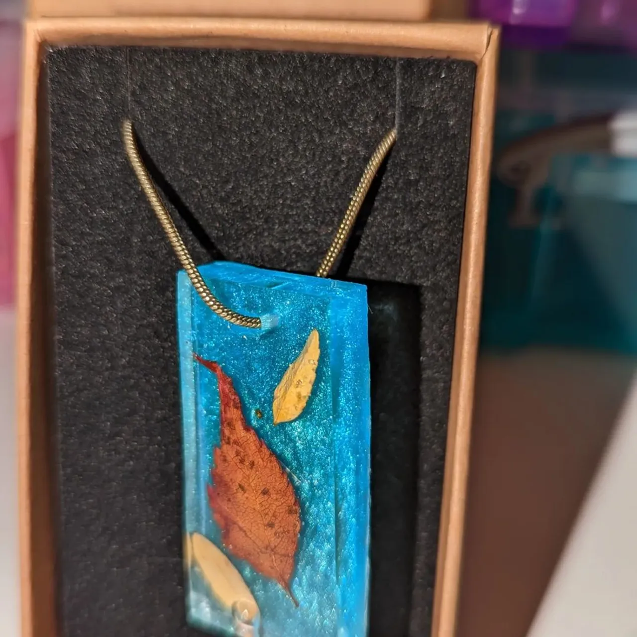 New falling leaves necklace! 🍂

Real autumn leaves preserved in clear resin on a sky blue background.

This necklace comes on an antique style snake chain and will be available in our shop from tomorrow!

#autmncolors #autumnjewellery #giftideas #handmadejewellery #handmadeuk #christmasgift #jewellerymaker #etsyseller #etsyuk