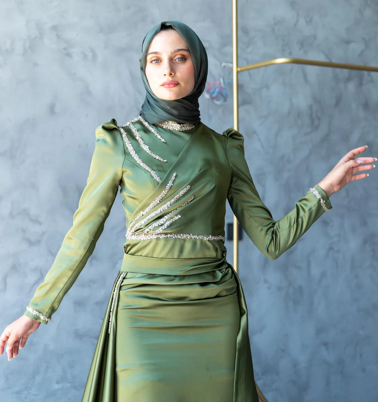 Asil Abiye💕
Asil tasarımımız ikili kullanımı ve harika şıklığıyla kalbinizi çalmak için tasarlandı ve biz dar kesim içelbisesi mi kuyruğuyla mı daha güzel seçemedik sizcee?
Detay güzellikleri ve renk seçenekleri kaydırmalıda💕
👉Koşulsuz İade veya Değişim
✈️Ücretsiz & Hızlı Kargo
☎️👉Whatsapp:+90 532 272 57 09
#tesetturabiye #tesettürabiyeelbise #tasarımabiye #weddingdress #muslimwear#tesettürelbiseler #muslimweddingdress #hijabwear #sözelbisesi #nişanelbisesi #davetelbise #eveningdress #eventdress #muslimwear #balıkelbise#modestclothing #modestdresses #eventdress #kuyrukluabiye#muslimdress#davetelbisesi#kesfetteyiz