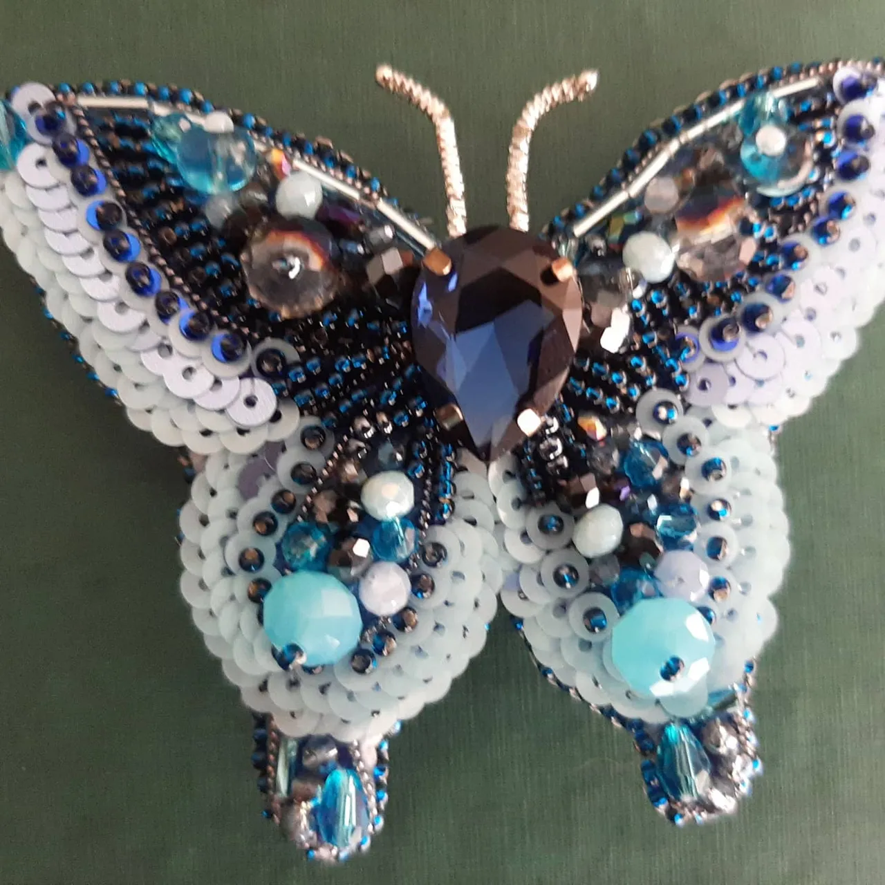 Брошь бабочка. Выполнена на заказ. Возможен повтор в разных цветовых решениях. #брошьбабочка #подарок2021 #present2021 #брошьназаказ
 Купить или заказать украшения ручной работы на сайте по очень хорошей цене.
#брошьсбисера #брошьукраина #купитьброшь #брошьвподарок #брошьспайеток #брошьсвоимируками #вышитаяброшь #брошьхендмейд #handmadebrooch #beadedbrooch #buybrooch
🇺🇦🇺🇦🇺🇦🇺🇦🇺🇦 Для заказа по Украине 
https://shafa.ua/member/olgashulgina20
И https://shulginaolga2.crafta.ua/
🌏🌎🌍🌎🌏🌎🌍🔥👚👚👚🔥🔥Доставка в другие страны 
https://www.etsy.com/shop/DigiUniquePrintBox?ref=seller-platform-mcnav