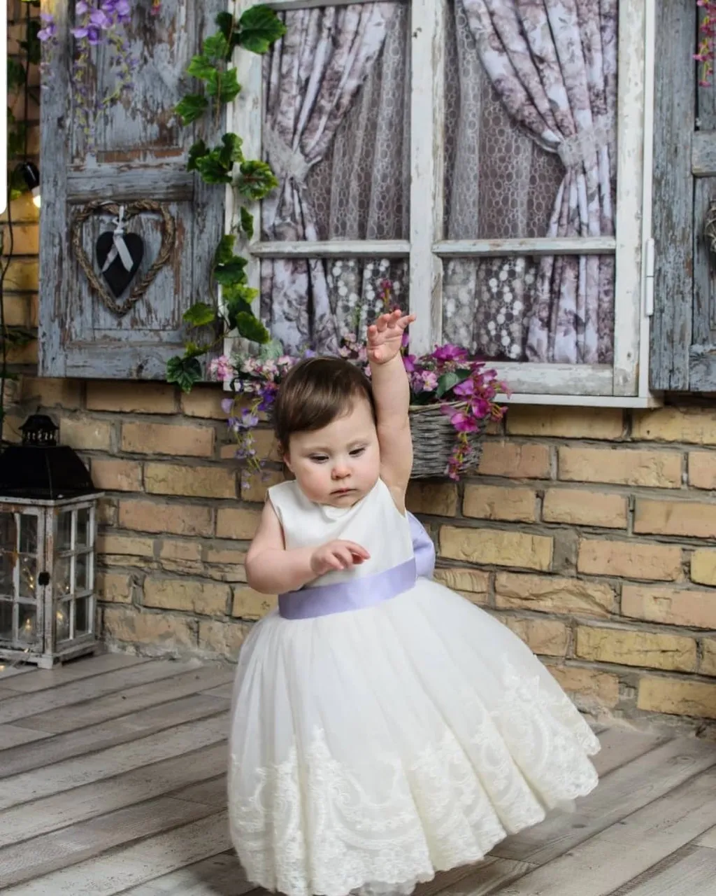 Maigums katrā šo kleitu detaļā👗 Romantiskas un kuplas kleitiņas, kurās jūs būsiet kā princeses💐🎀👑
⠀
Piedāvājam gan individuālās šūšanas pakalpojumus, gan iespēju izvēlēties savu sapņa kleitu no gataviem modeļiem ⠀
⠀
🌟 Plaša tilla, mežģīņu un audumu krāsu izvēle. Var arī kombinēt krāsas⠀
⭐ Kleitas garumu/dizainu var mainīt⠀
⭐Kleitas tiek šūtas pēc jūsu individuāliem mēriem vai jebkura standarta izmērā no 74cm līdz 147cm un XS - XXL izmēros⠀
⭐Lai pasūtītu rakstiet PM vai Viber/Whatsapp 28895815. Pielaikot un redzēt gatavas kleitas var Valdemāra 118⠀
#princešukleitas #bērnumode #meiteņukleitas #svinīgakleita #kleita #dzimšanasdiena #viengadniece #pirmādzimšanasdiena #pirmāfotosesija #kleitafotosesijai #платьедлядевочки #детскаямода #платьедляпринцессы #деньрождения
#bērnumode #princesukleita #tillakleita #tutukleita #ballisukleitas #mammameita #vienādaskleitas