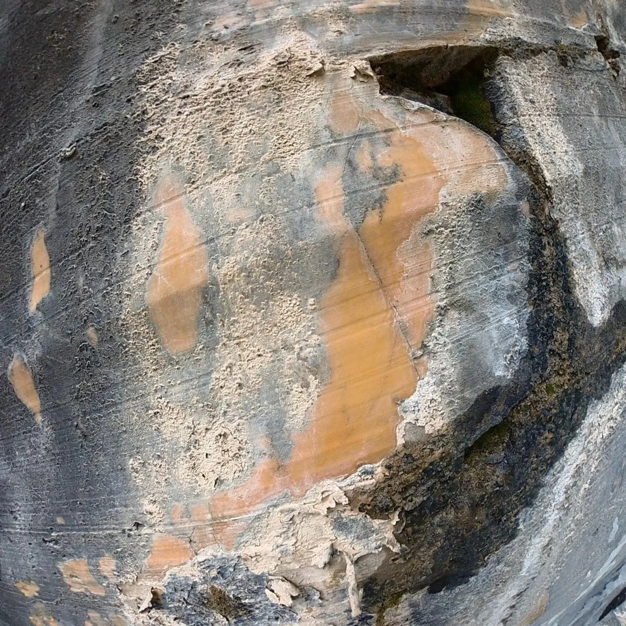 Continuez de faire ce que vous aimez ! Le reste est secondaire #dare2dreambig #mountain #alpessuisses #saillon #carrieredemarbre #marbre #grotte #mineabandoned #mine #speleology