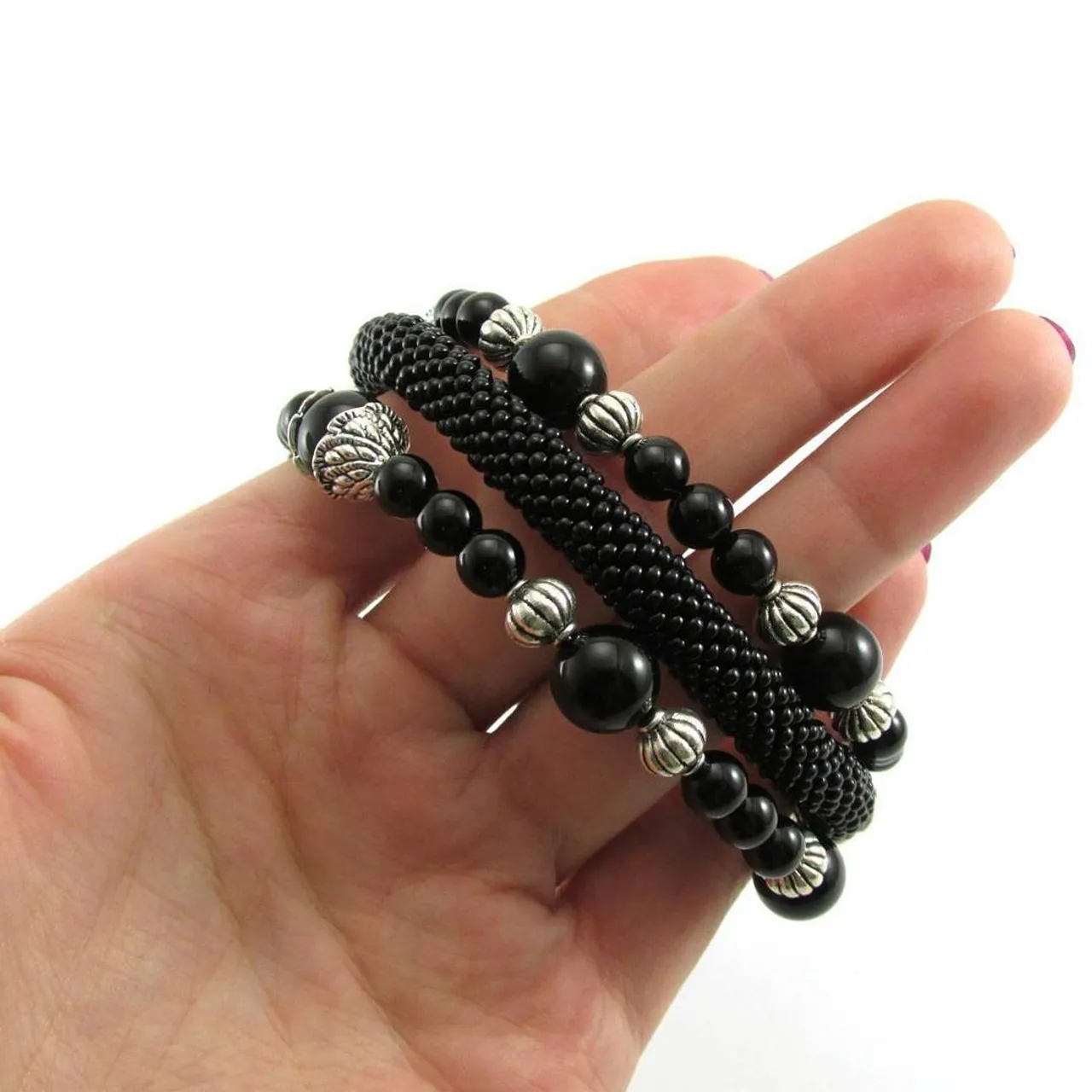 💎 #agate #bracelet #beads #bead #beadwork #agatebracelet #blackbracelet #black #stylish #handmadejewellery #handmade #jewellery #jewelry #браслет #браслетизбисера #браслетсагатом #агат #черныйбраслет #черный #чёрныйбраслет #украшенияручнойработы #ручнаяработа #лаконичный #стиль