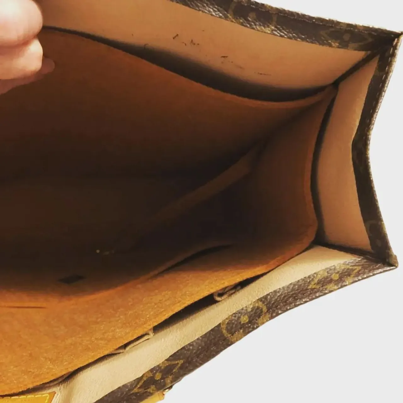 I just wanted to share recent customers pictures.  Nothing warms my heart more, please send them in anytime, even after a few months. I learn so much from these and perfect my products with your help.
🧵🪡
Chanel chain padded wrap
Chanel insert 
Lv favourite 
GG disco soho
LV sac retro
LV sac plat
LV PSM mini
LV passy
LV Kirigami conversion kit
CC flap protector 
👜
These bags all pretty bring me joy, I hope they do the same for you.  Thank you so much for sharing and recommending me #lbh #luxurybagheaven #bagorganizer #bagaccessories #lvaddict #lvbag #cc #chanel #flap #chanel #lvpsm #lvkirigami #lvsacplat #chanelmini #chanelflapbag