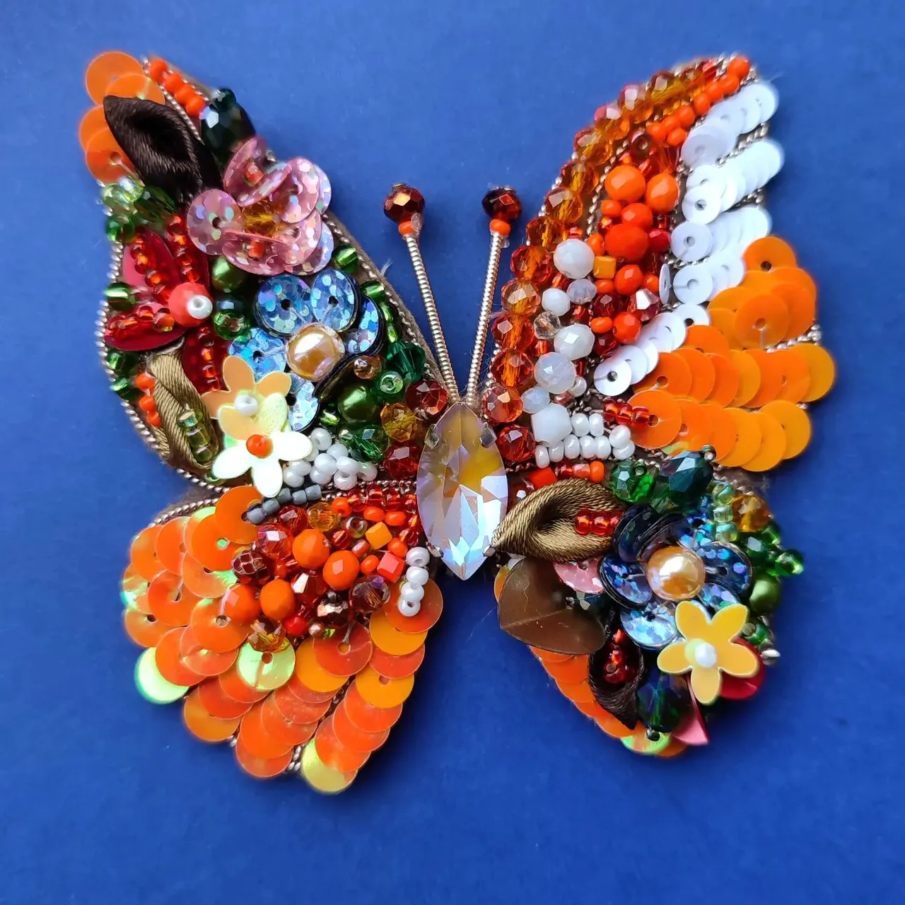 Метеликів багато не буває. 
#брошкаручнойработы #handmadebrooch #брошканазаказ #broochpin #брошкаизбисера #прикрасидляпані #моднийаксесуар #jewerly