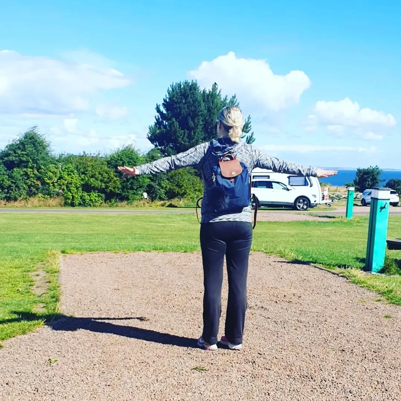 Longchamp travels from end to start (keep swiping). Fits plenty, very light, easy to wear with one issue so far...the zipper. Yes that curve of the corner, how do you get over it?? It keeps getting stuck 🤣 maybe I'm just lazy and fussy. Bag Organiser on the website Longchamp shop www.luxurybagheaven.com 
I recommend the sturdy felt for support and structure #longchamplepliage #longchamplepliageclub #longchamp #longchamplepliageneo #longchamplepliagebackpack #longchampbag #longchampbackpackneo #bagorganizer #bagorganiser #luxurybagheaven