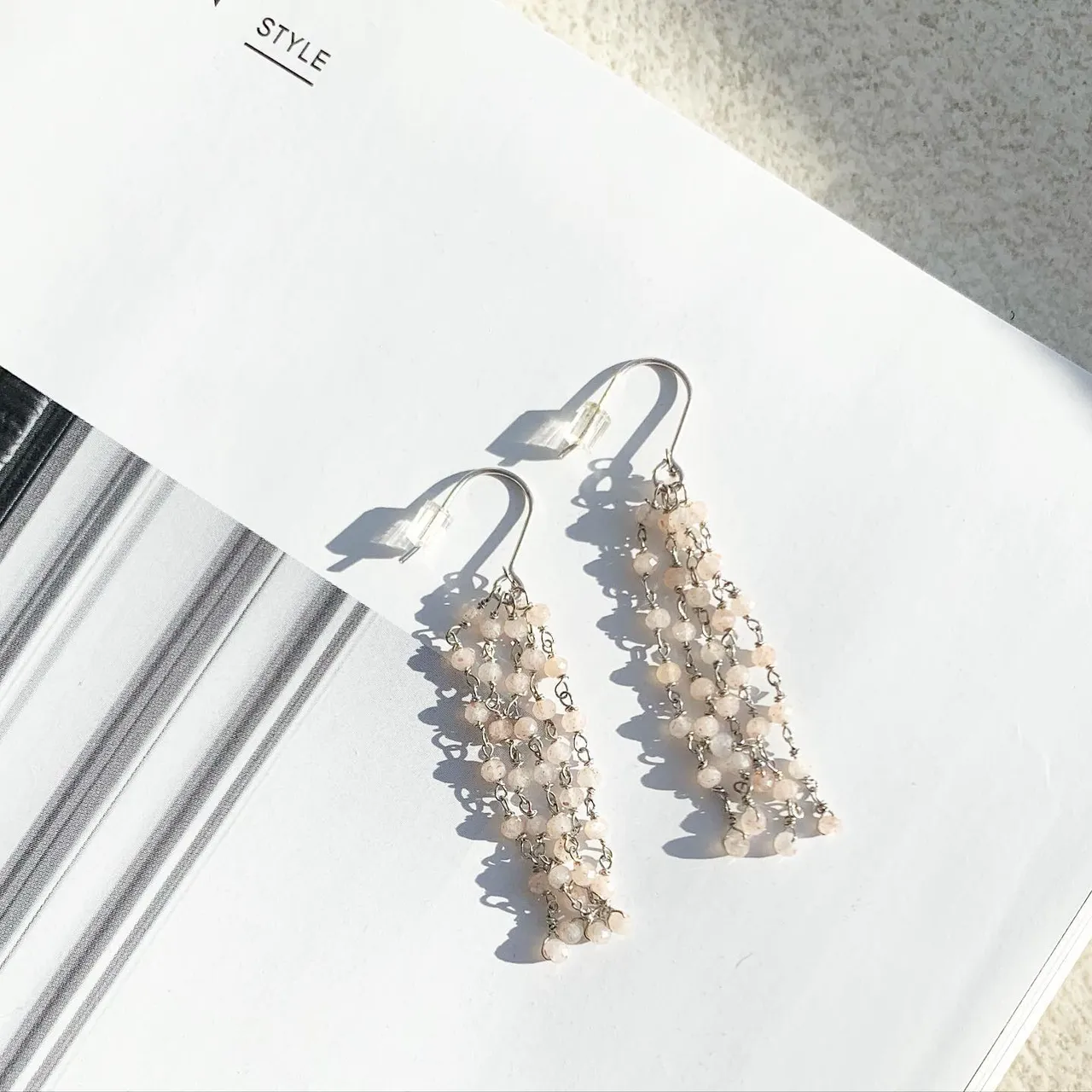 Sunstone
Heliolite
Silver white gold plated
Earrings
I
o
h
c
o
Ë
s
n
i
m
#heliolite #sunstone #earrings #bouclesdoreilles #rose #pink #babypink #saulepleureur #handemade #handmadejewelry #designer